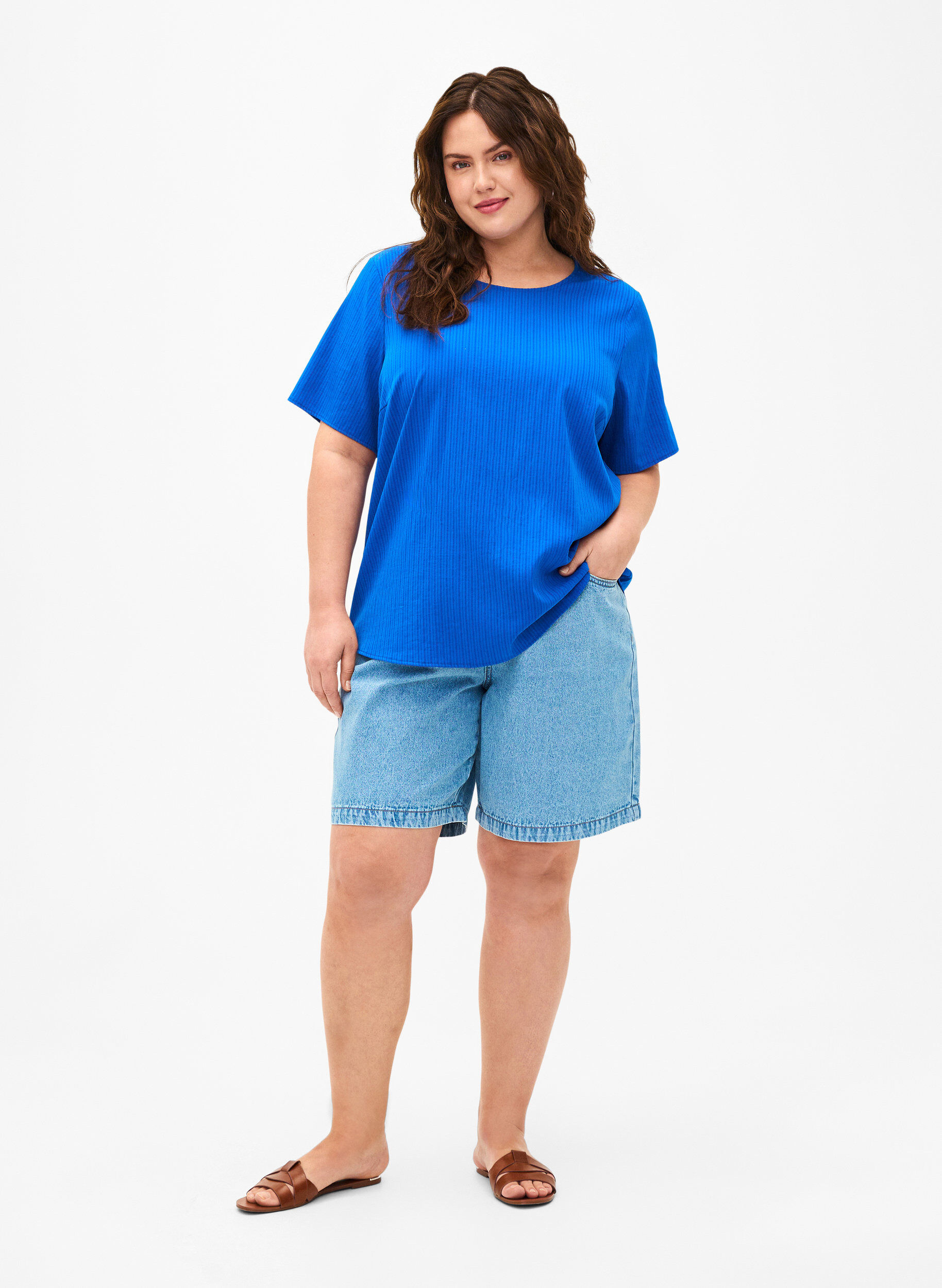 Zizzi Kort&aelig;rmet bluse i viskose med bindeb&aring;nd, Princess Blue, Model image number 2