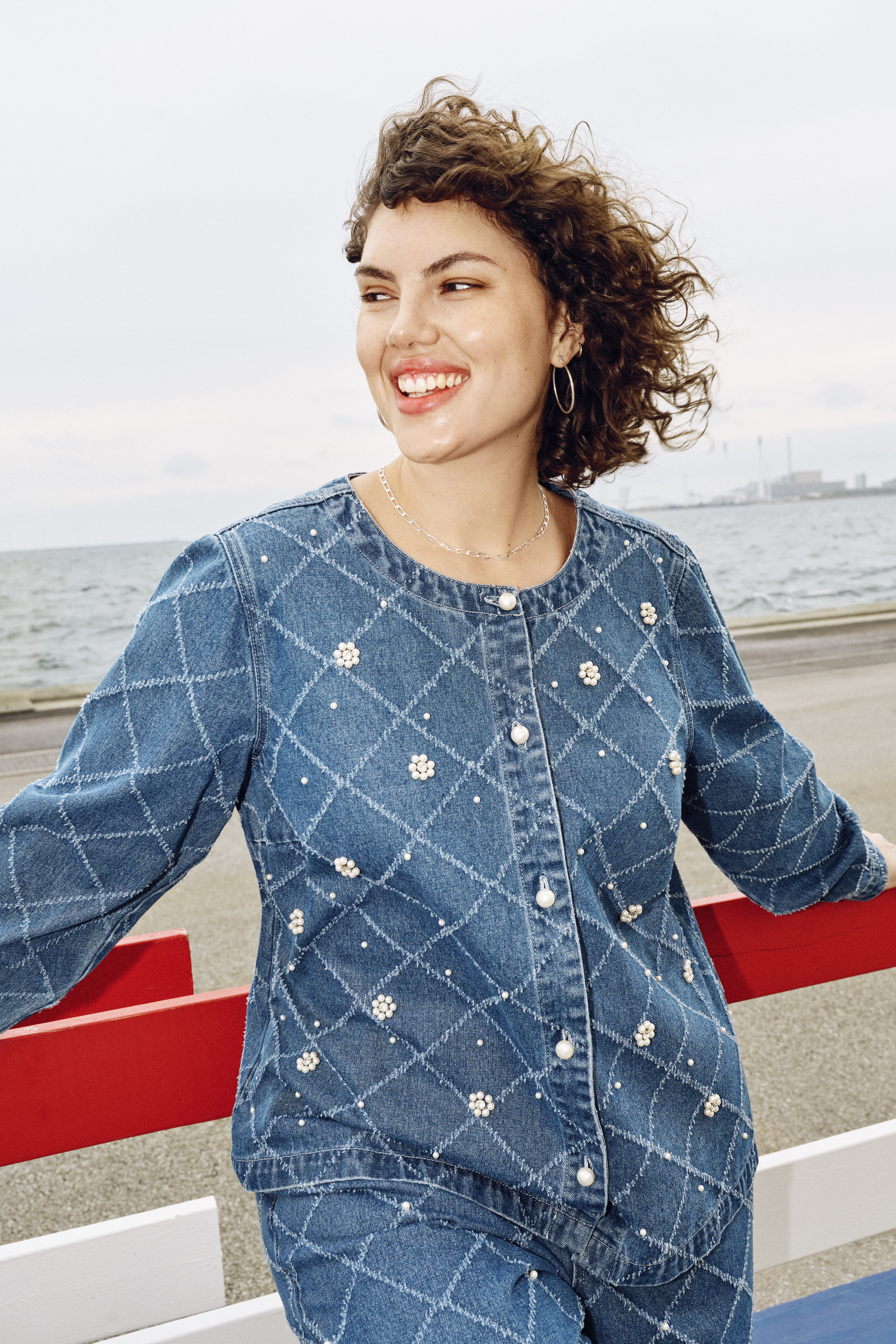 Zizzi Denims&aelig;t med perledetaljer, , Model