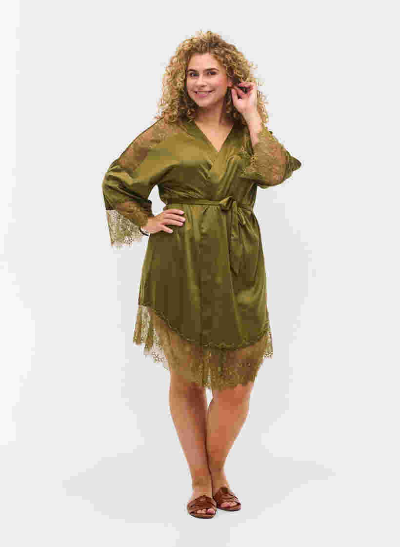 Morgenkåbe med blondedetaljer og bindebånd, Military Olive ASS, Model image number 2