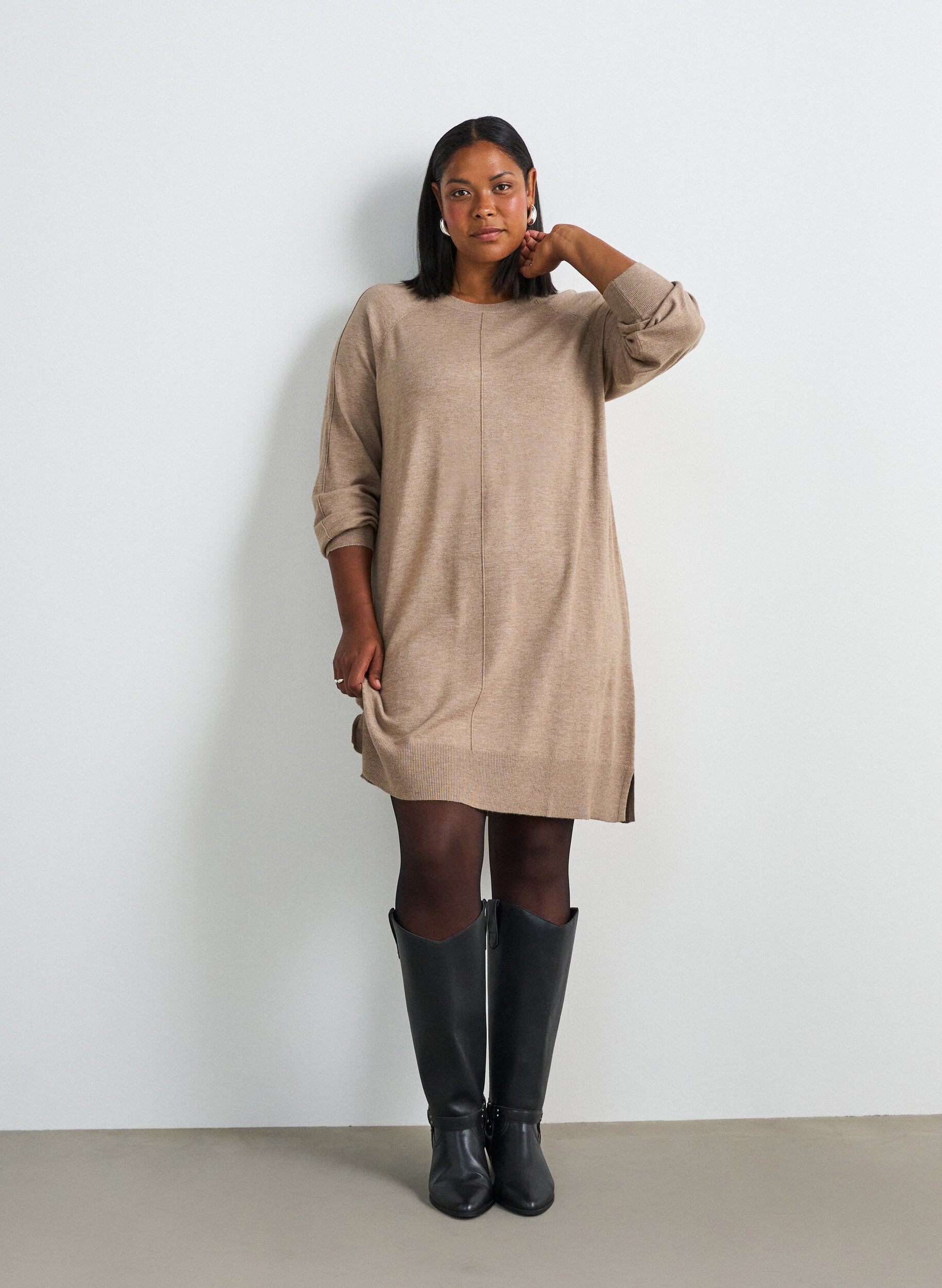 ZizziKort strikkjole med raglan&aelig;rmer og midters&oslash;m, Beige, Model image number 1