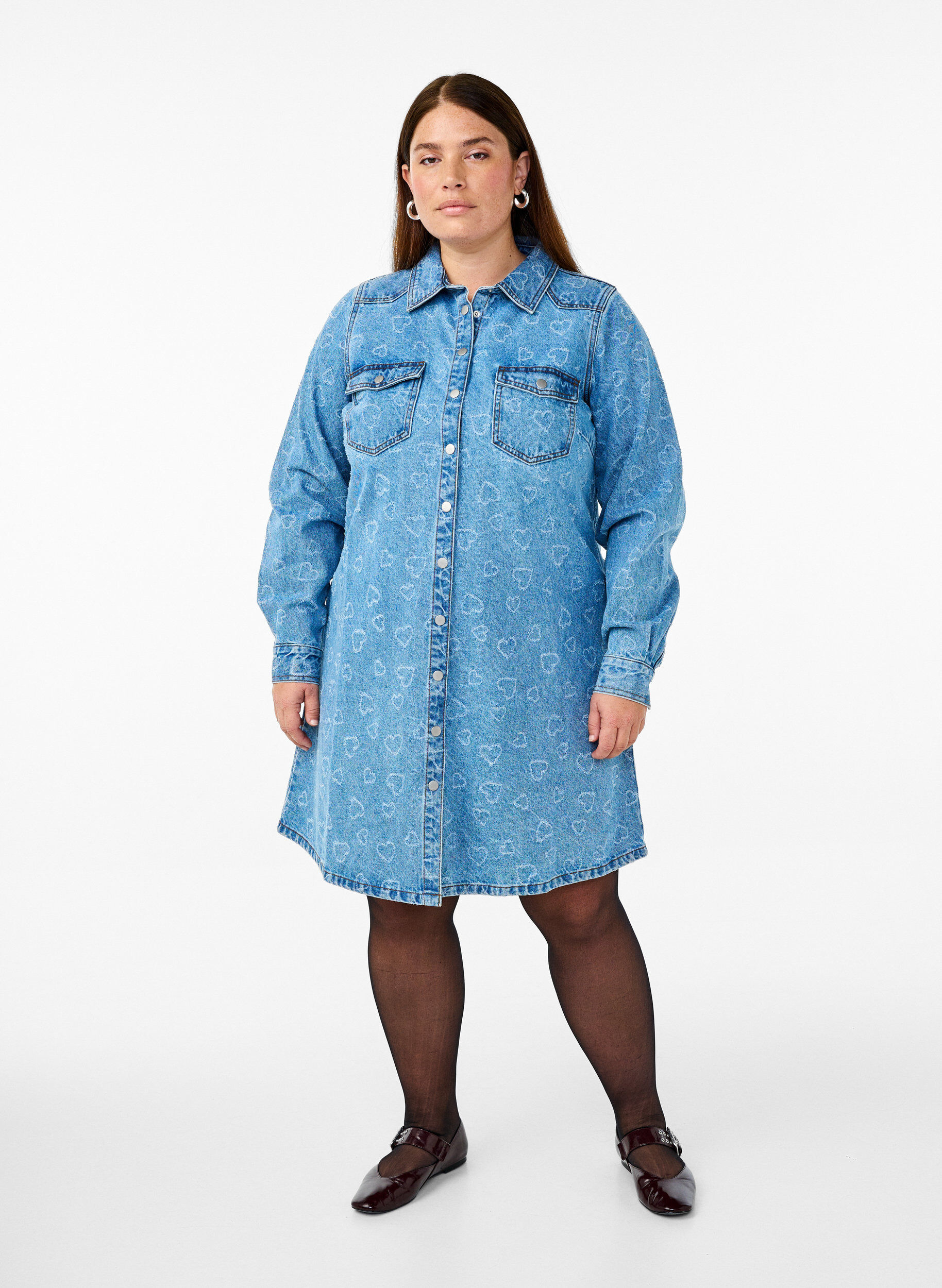 Zizzi Denimkjole med hjerte m&oslash;nster , Bl&aring;, Model image number 1