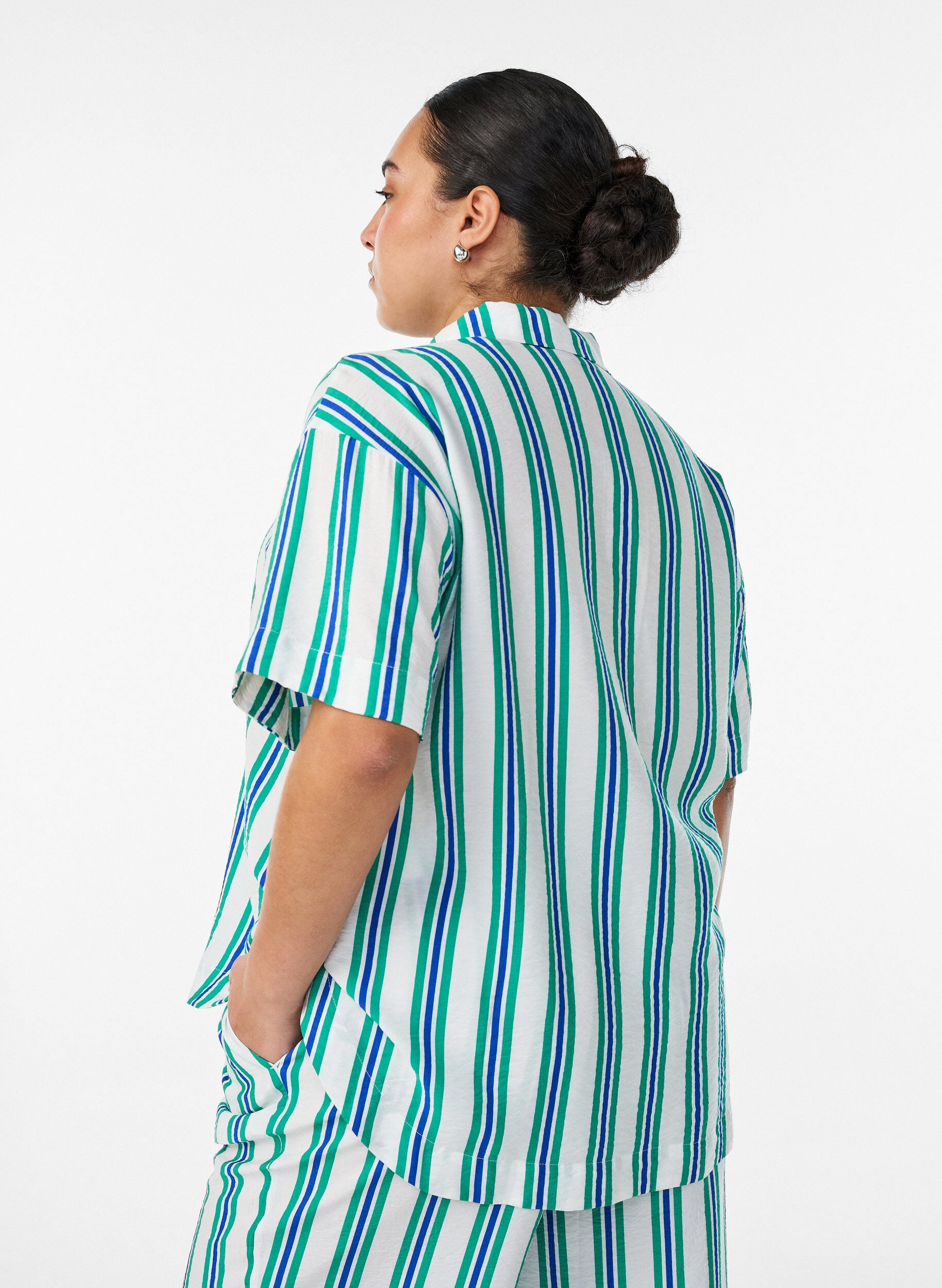 ZizziStribet skjorte i viskose med korte &aelig;rmer, Vanilla, Model image number 2