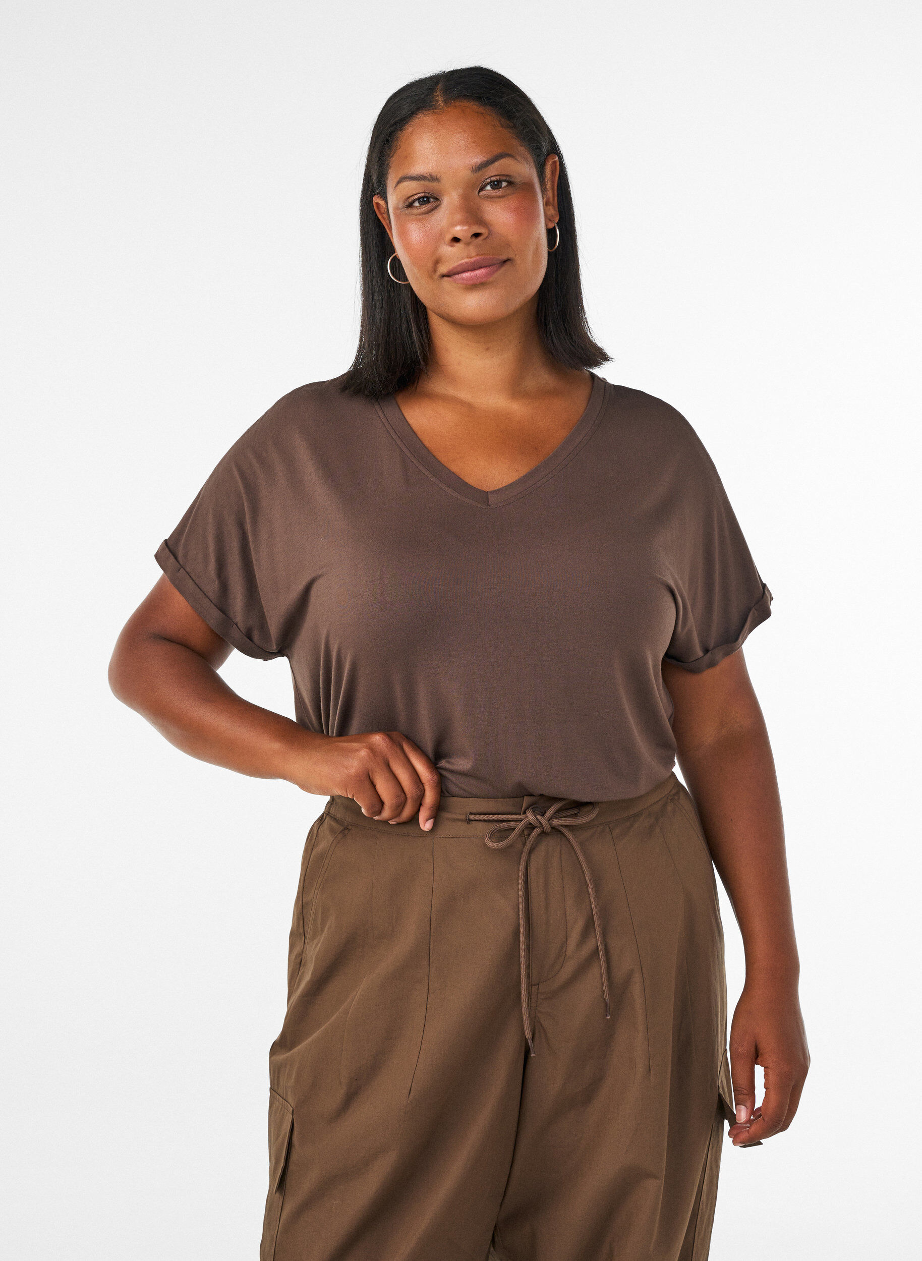 ZizziBasis T-shirt i viskose med V-hals, Brun, Model image number 0