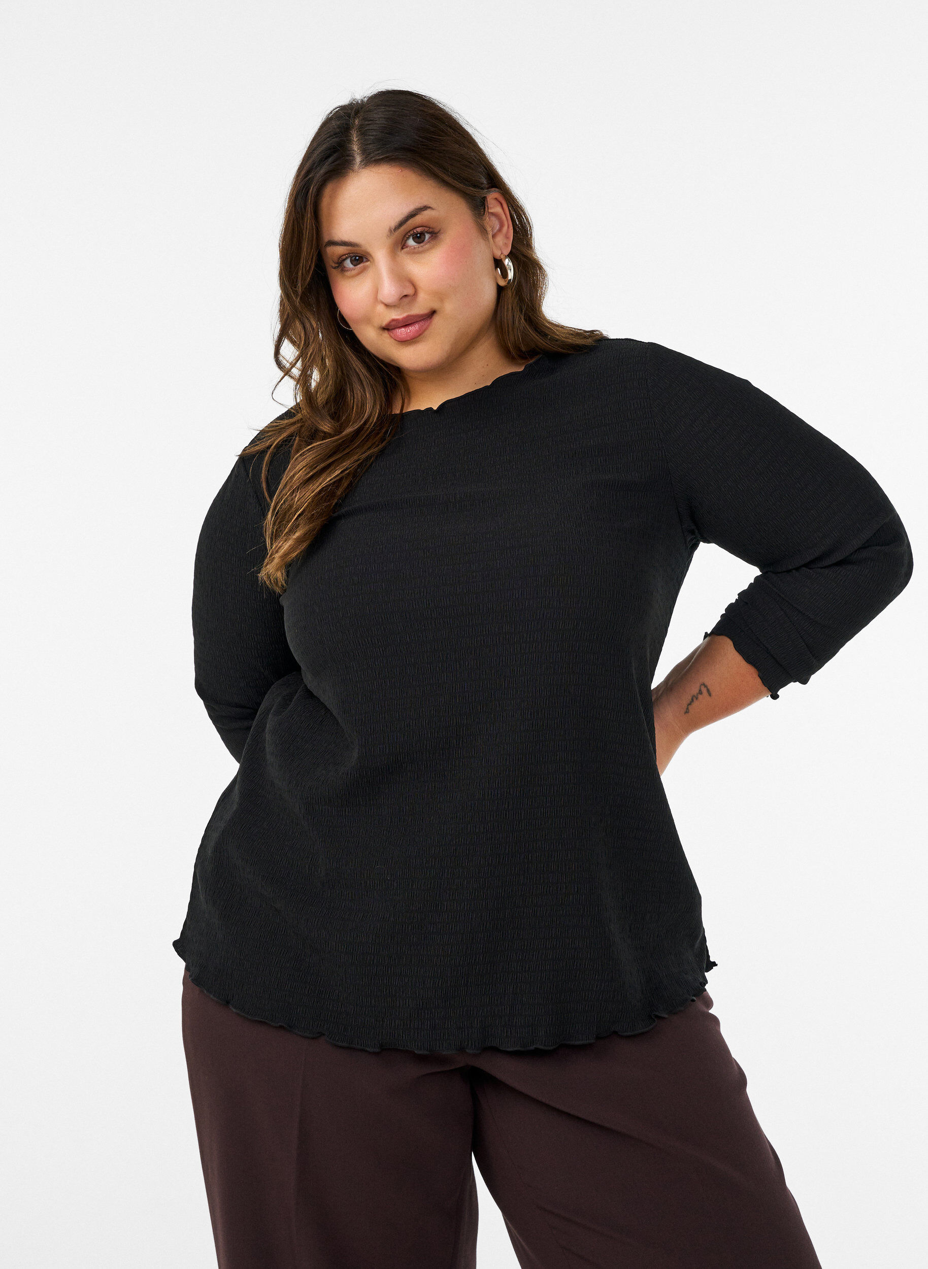 ZizziBluse med struktur og b&oslash;lgede kanter, Sort, Model image number 0