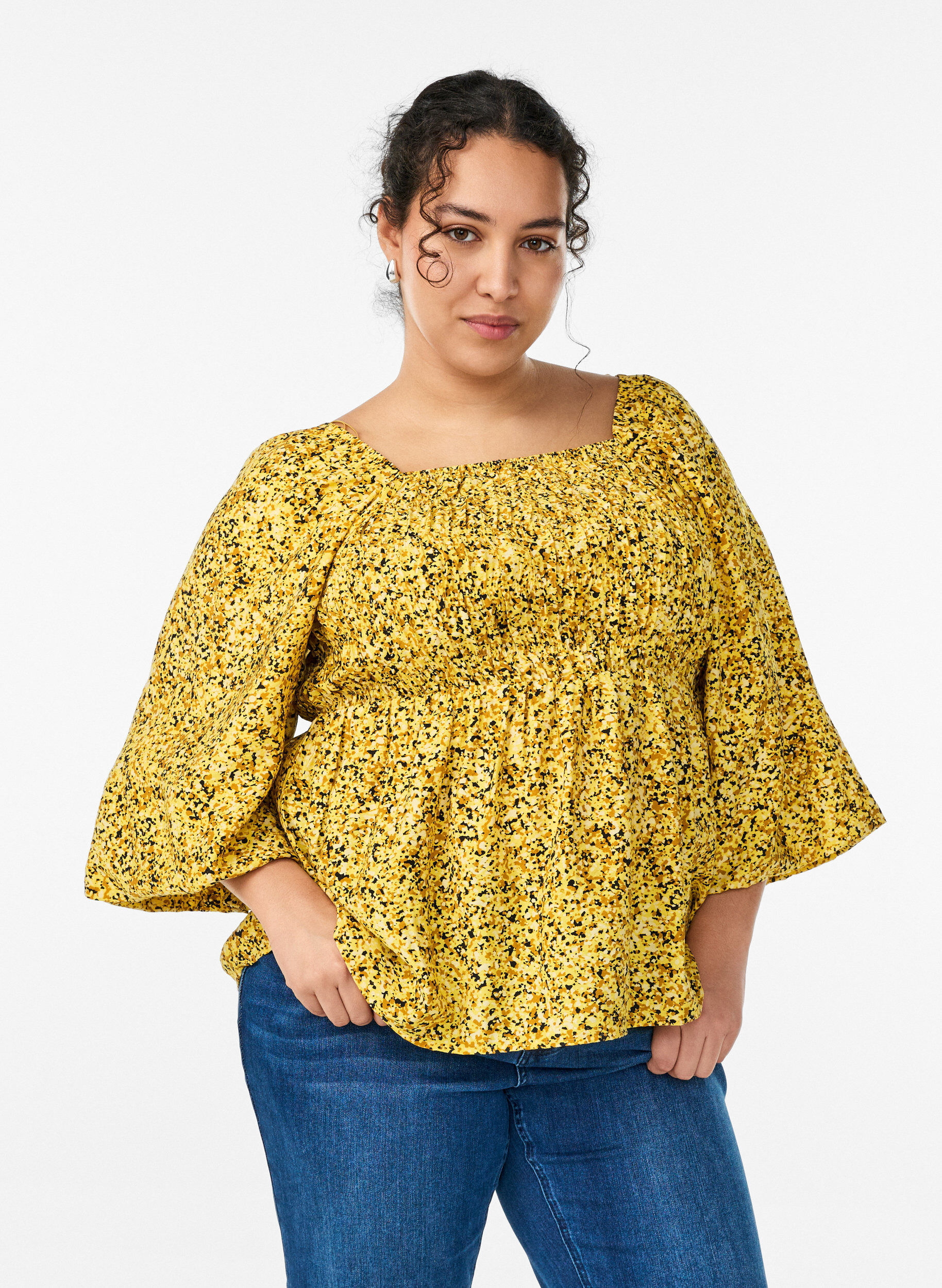 Bluse med smock og firkantet halsudsk&aelig;ring, Gul, Model