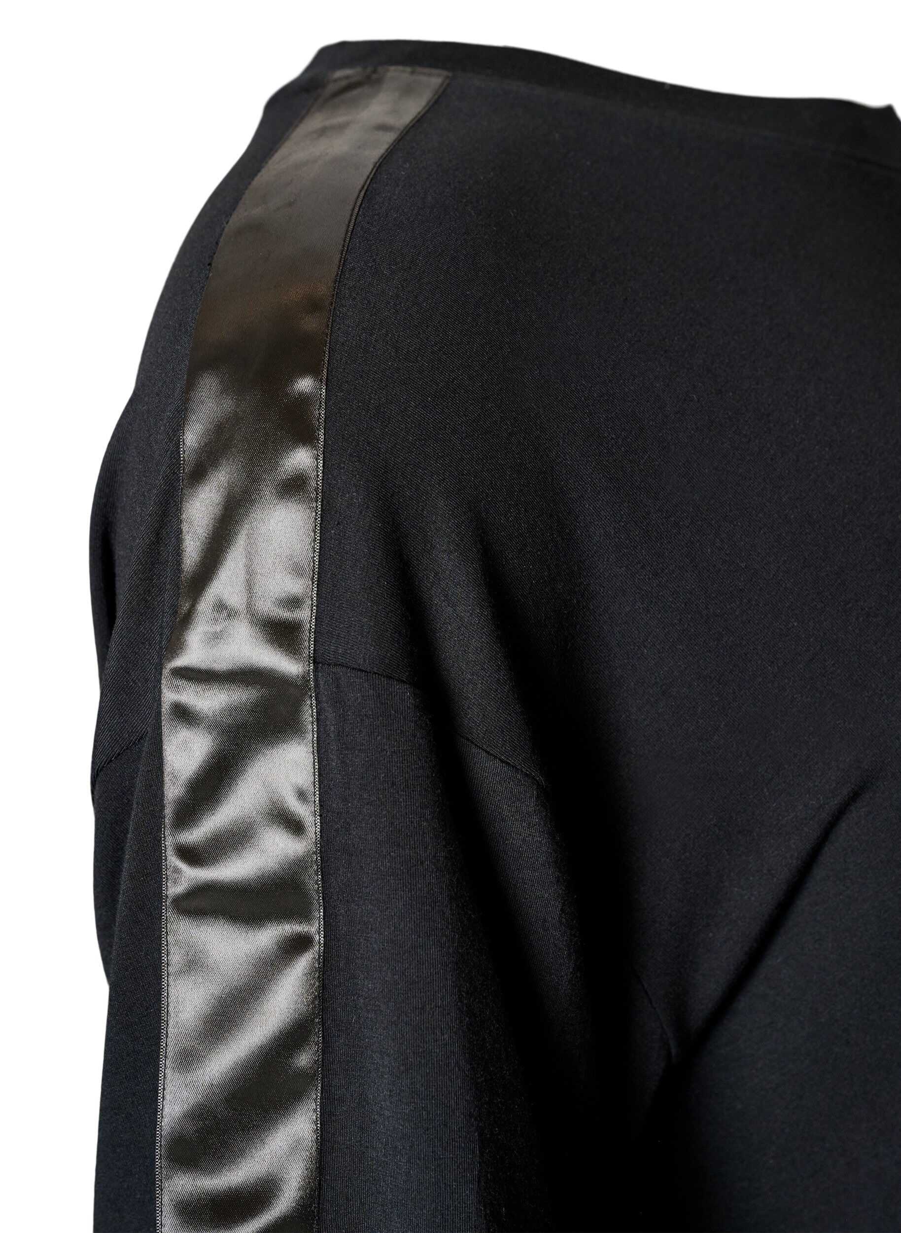ZizziNat T-shirt i modal med kontrastb&aring;nd, Sort, Packshot image number 3