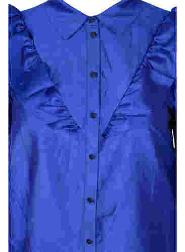 Ensfarvet skjorte med flæsedetalje - Str. 42-60 - Zizzi