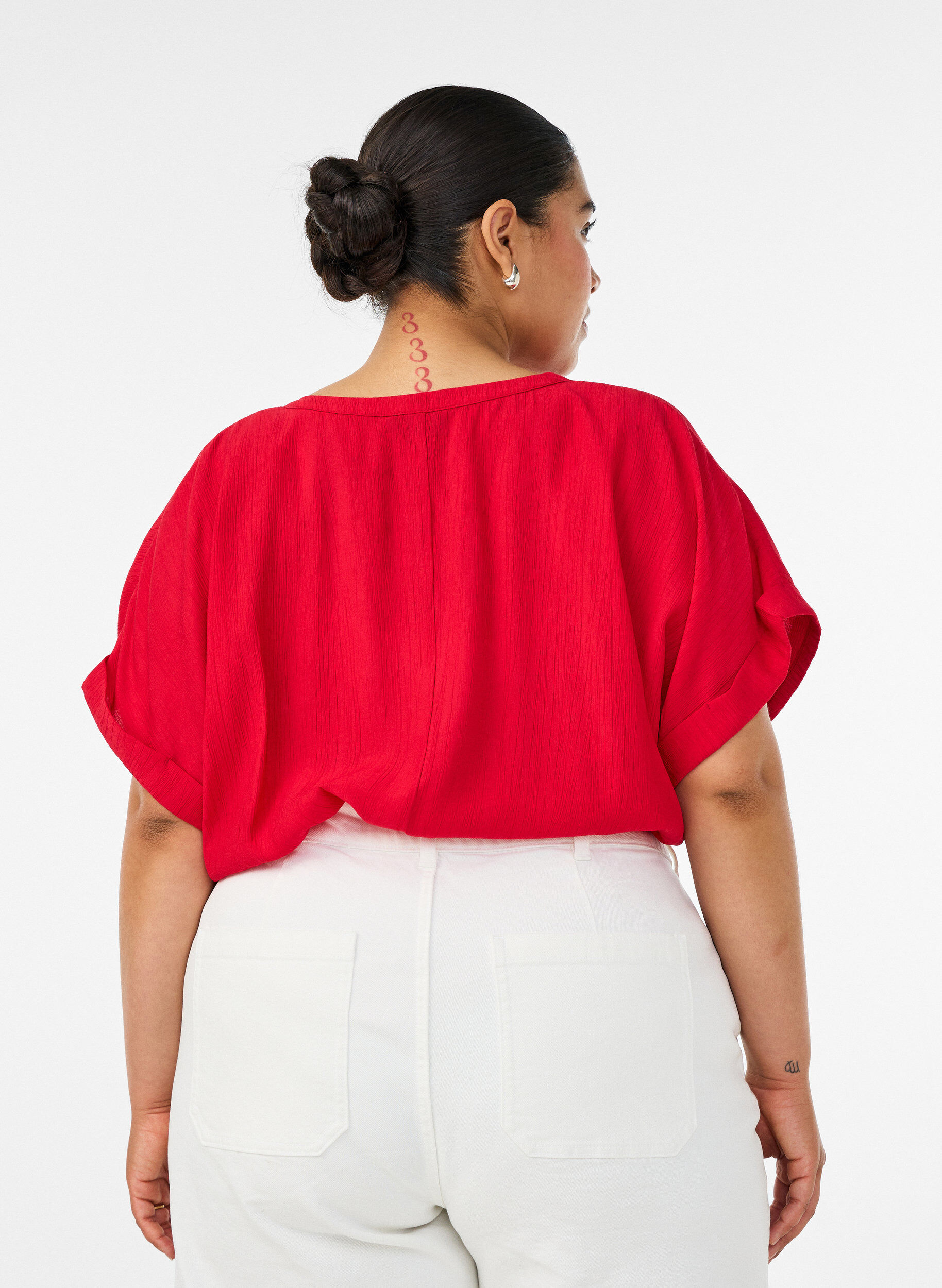 ZizziViskosebluse med knapper og struktur, R&oslash;d, Model image number 2