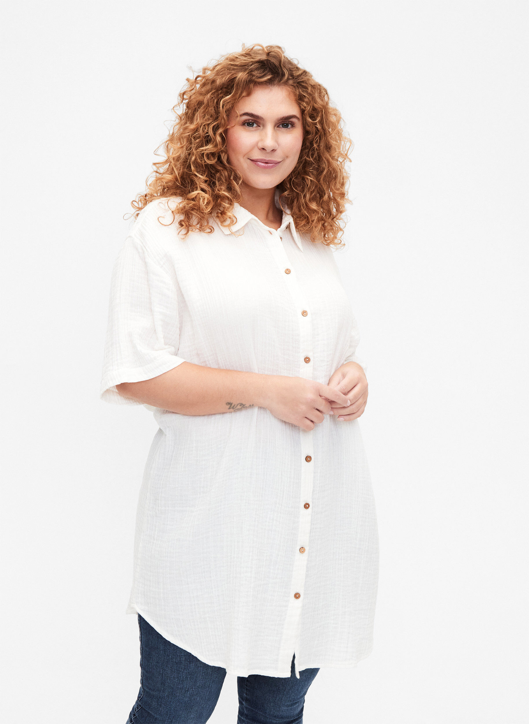 Zizzi Kort&aelig;rmet skjorte med knapper, Off-White, Model image number 0