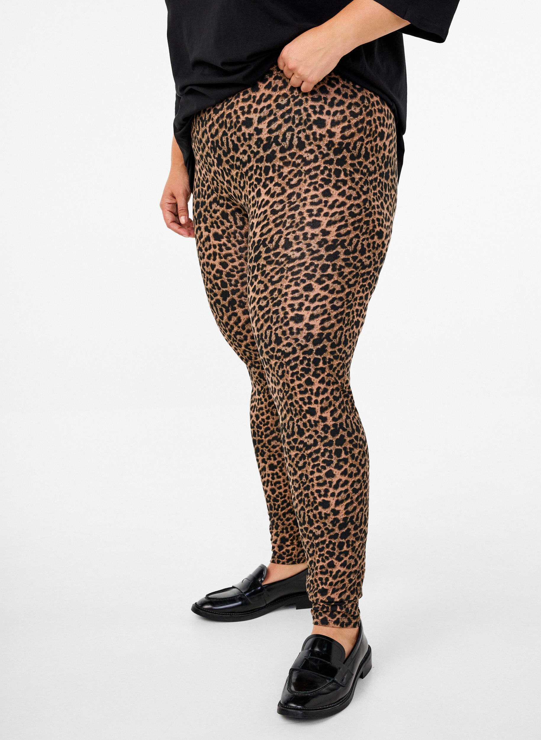 Zizzi Viskose leggings med leo print, Sort, Model image number 0
