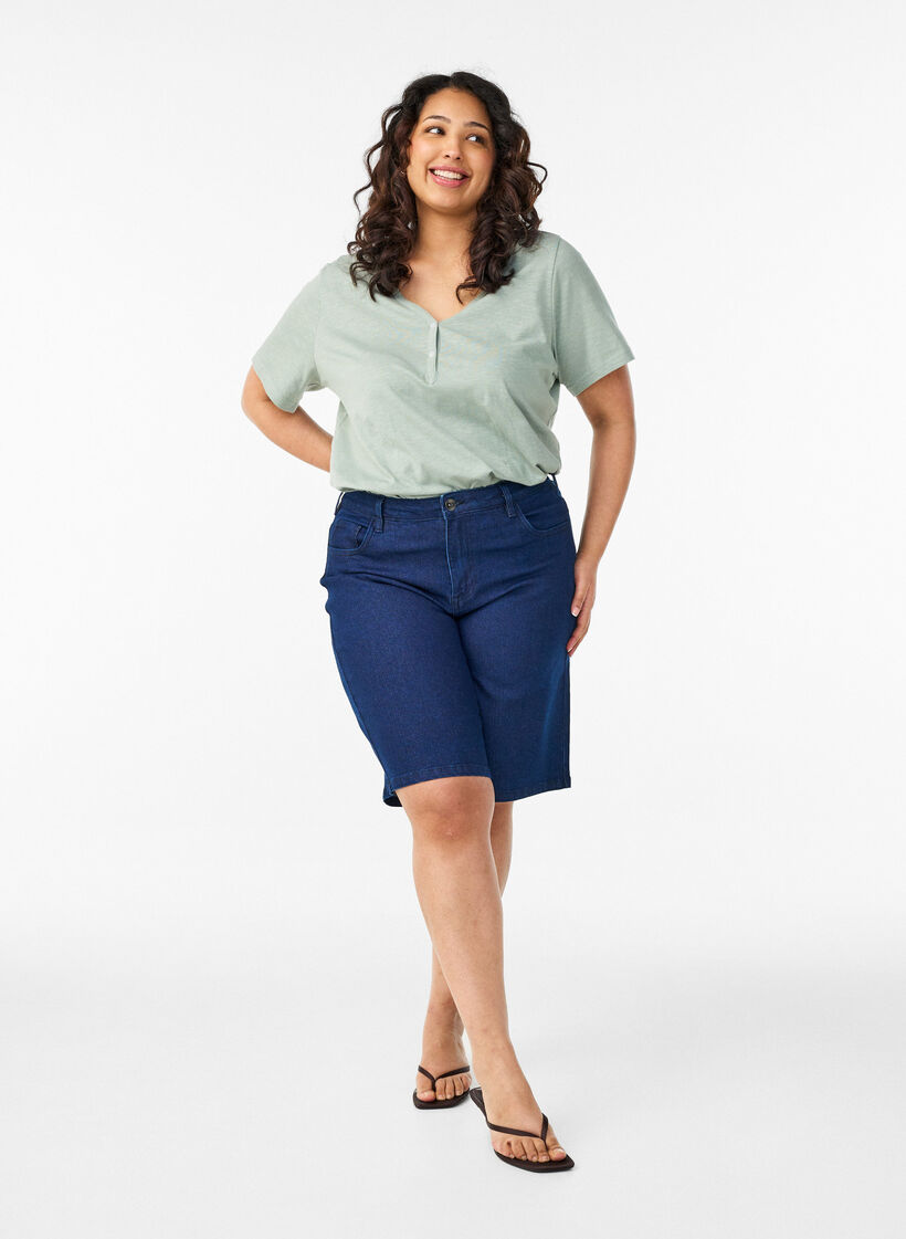 T-shirt med knapdetalje, Gr&oslash;n, Model image number 1