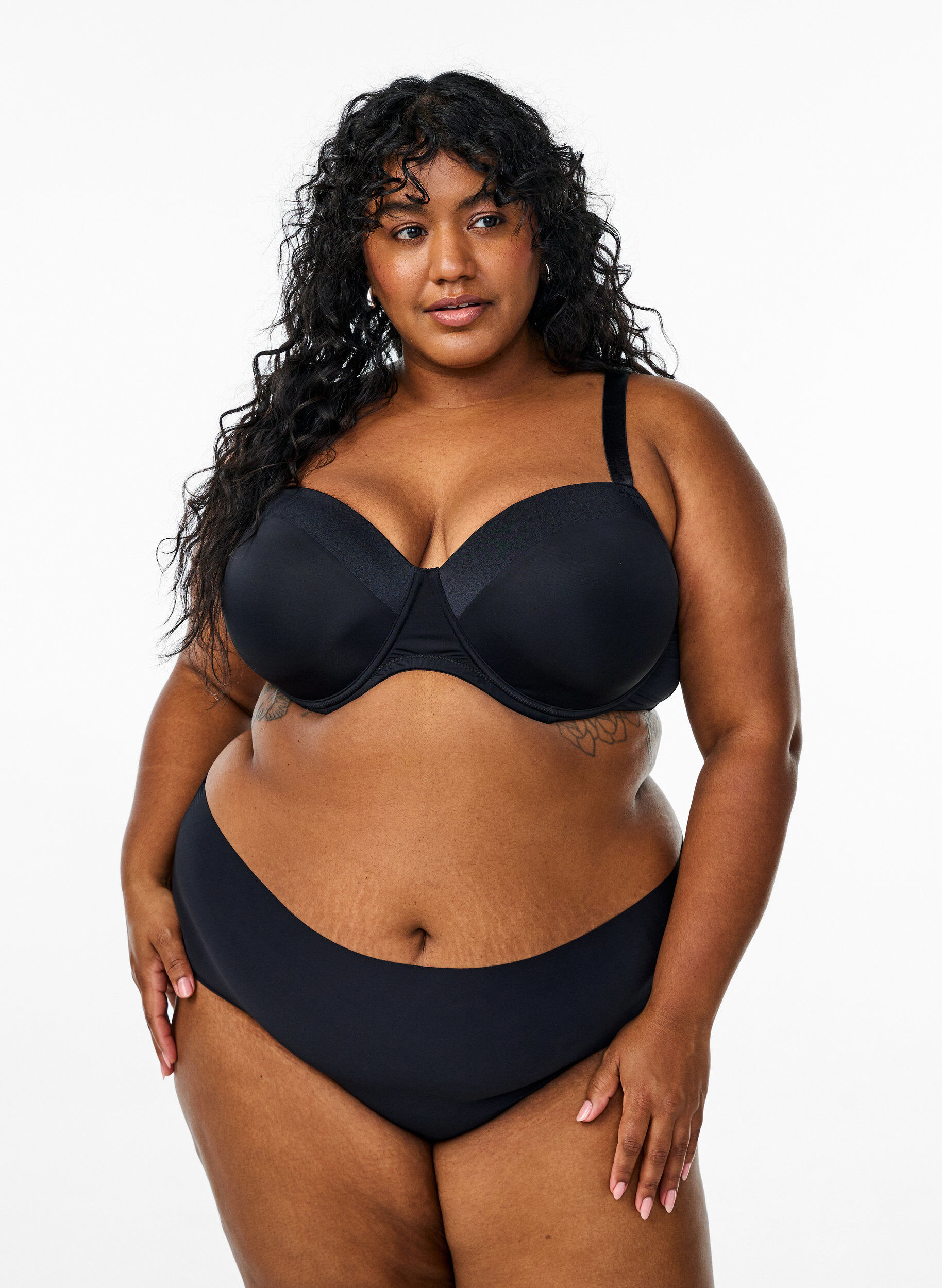 Zizzi Formst&oslash;bt bh i microfiber med satin-detalje, Sort, Model image number 1