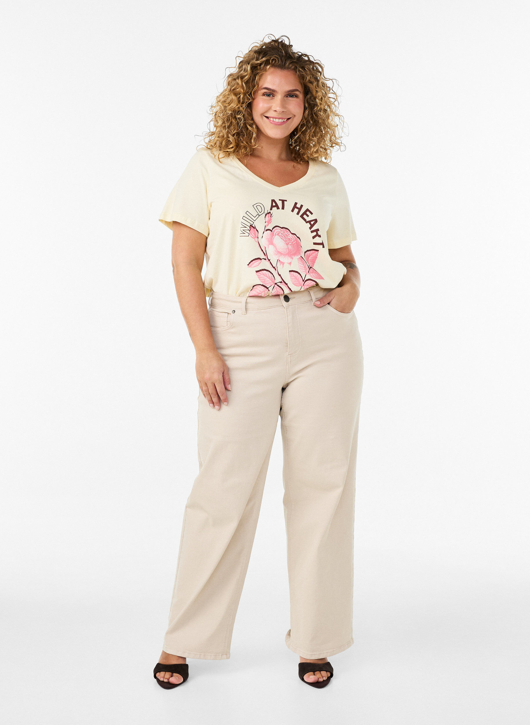 ZizziT-shirt i bomuld med frontprint og V-hals, Beige, Model image number 1