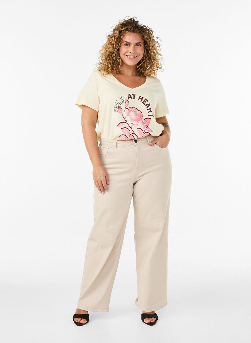 T-shirt i bomuld med frontprint og V-hals, Beige, Model image number 1