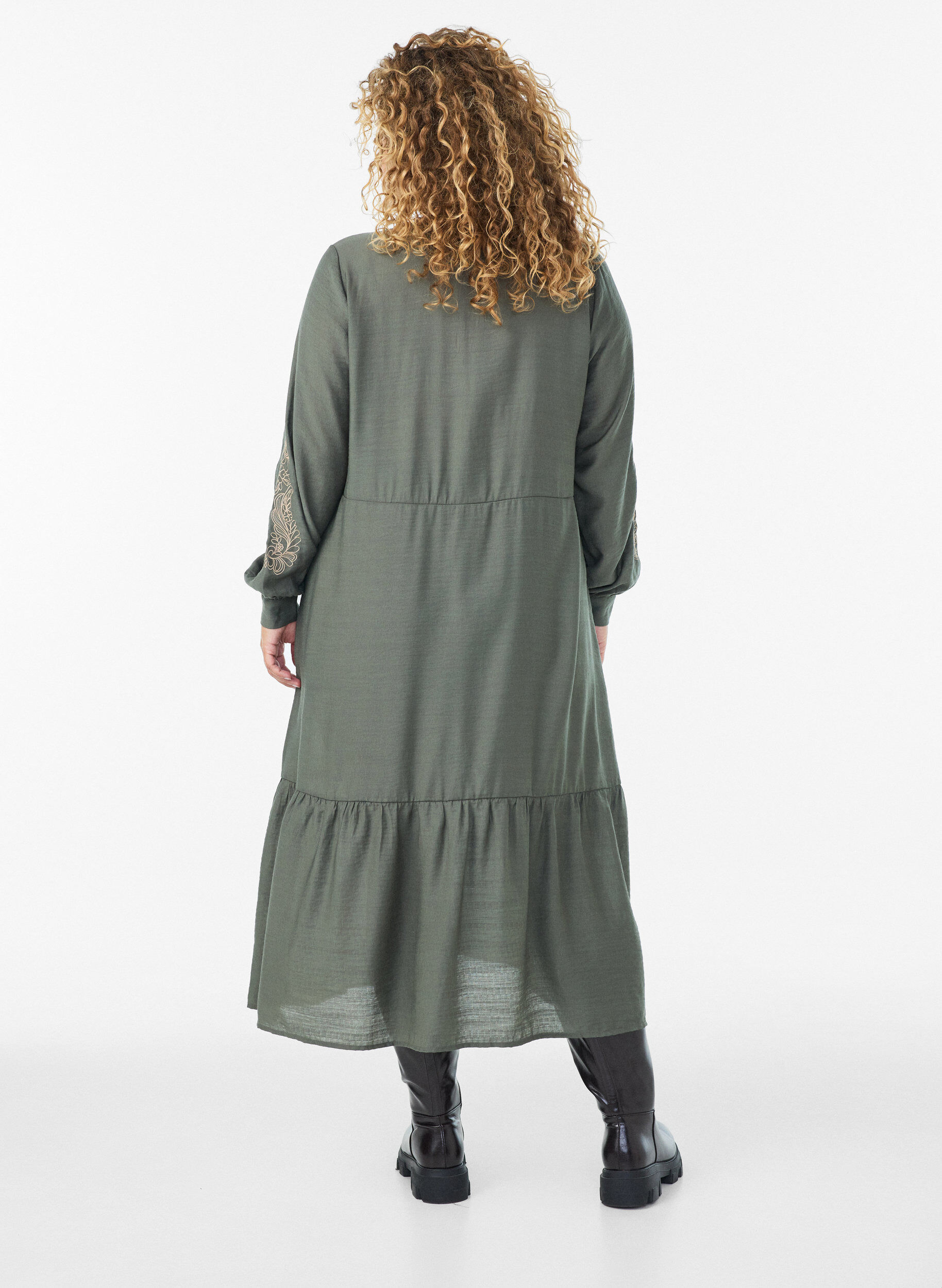 ZizziViskosekjole med broderi og fl&aelig;selag, Gr&oslash;n, Model image number 1