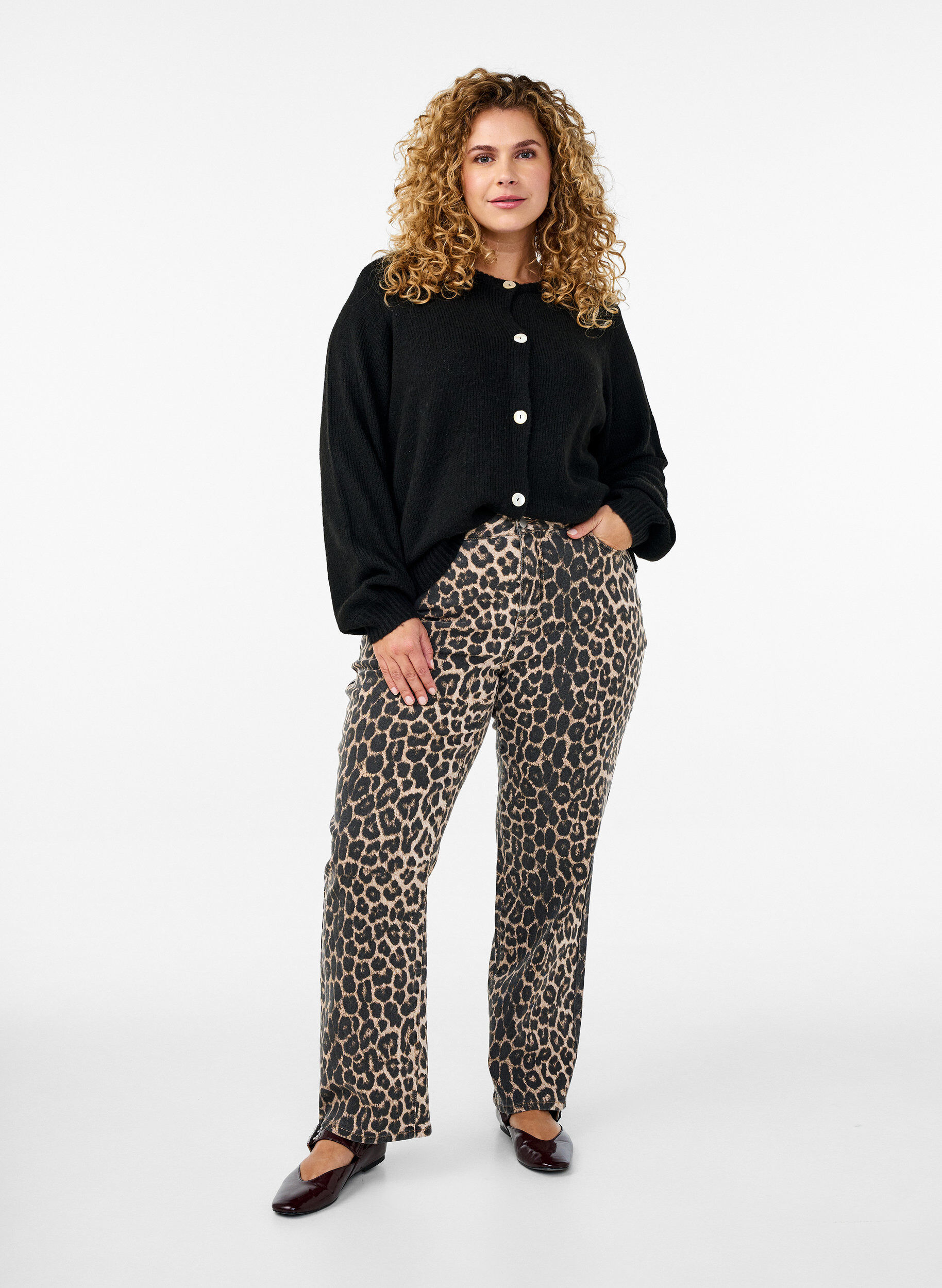 Regular fit jeans med leopardm&oslash;nster, Brun, Model
