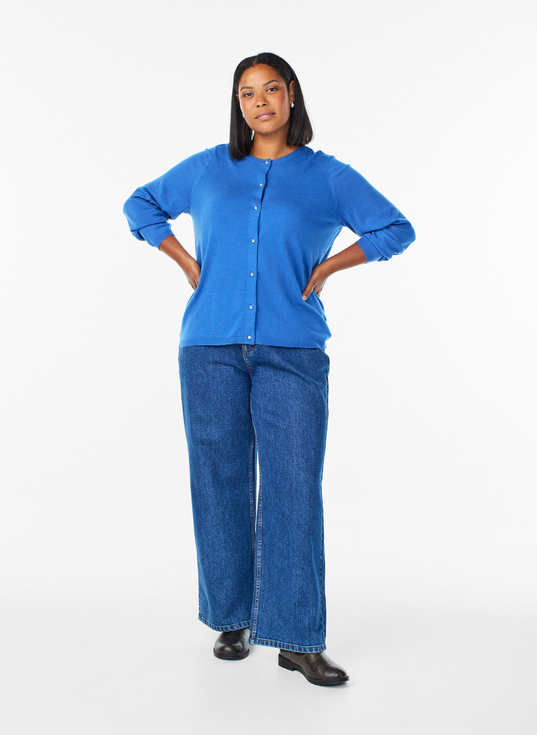 Zizzi Cardigan med runde knapper, Bl&aring;, Model image number 1