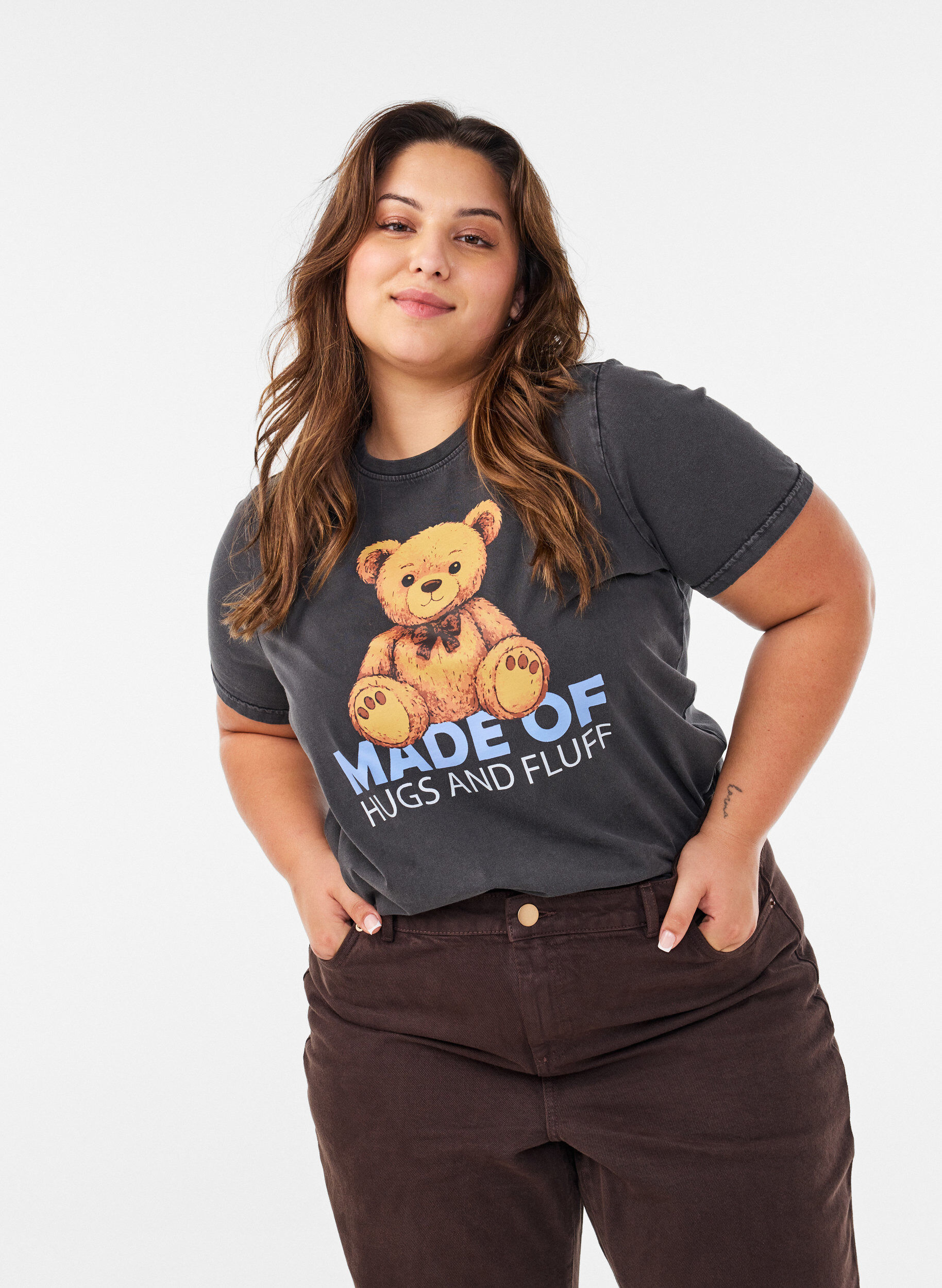 T-shirt i &oslash;kologisk bomuld med grafisk udtryk, Sort, Model