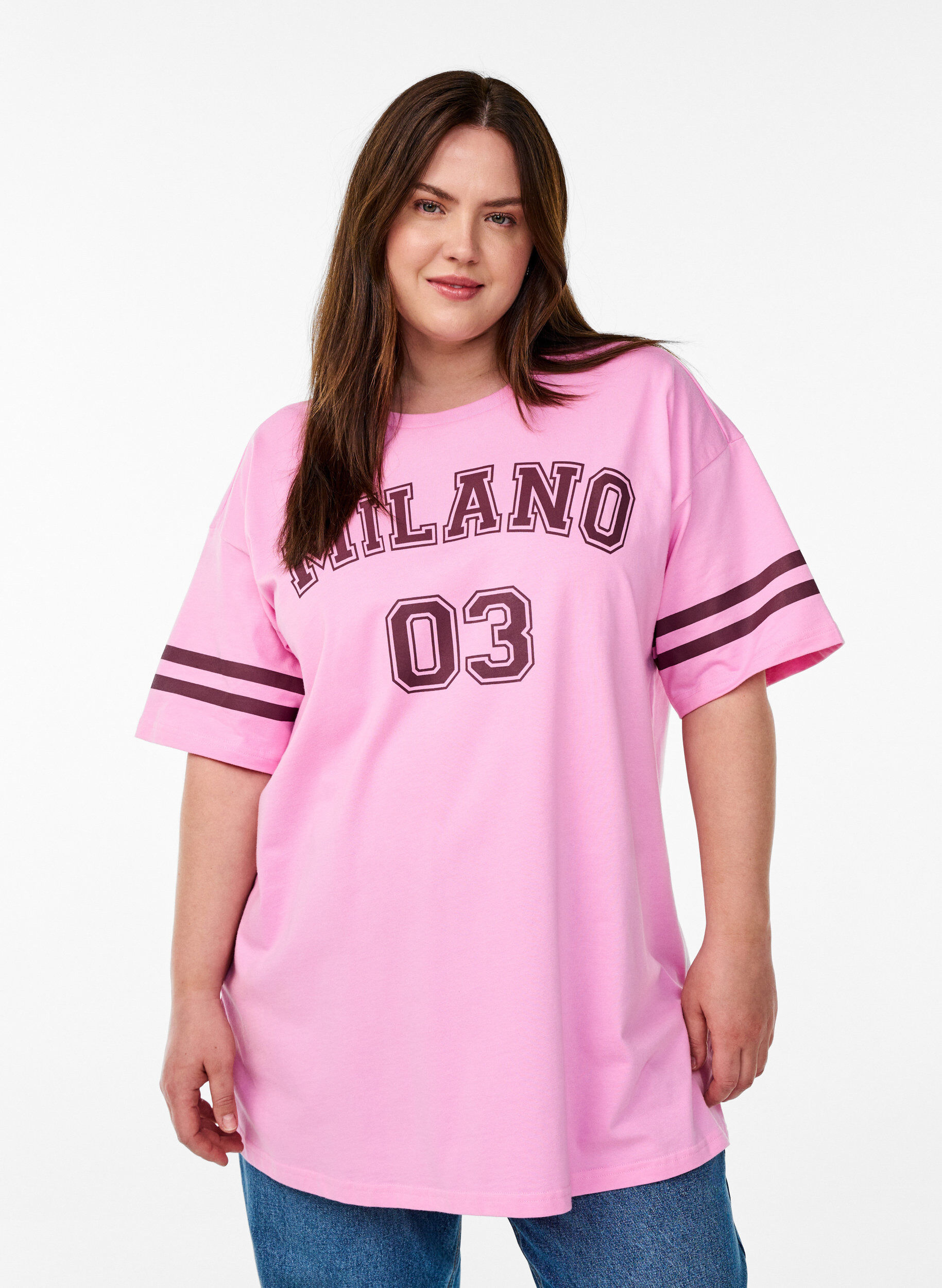Zizzi Sporty oversize college t-shirt, Lyser&oslash;d, Model image number 0