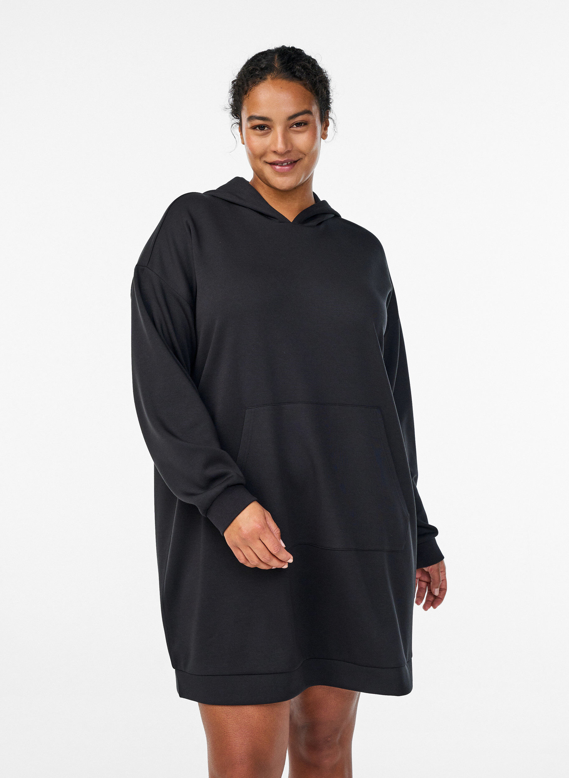 Zizzi Kort hoodiekjole med k&aelig;ngurulomme, Sort, Model image number 0