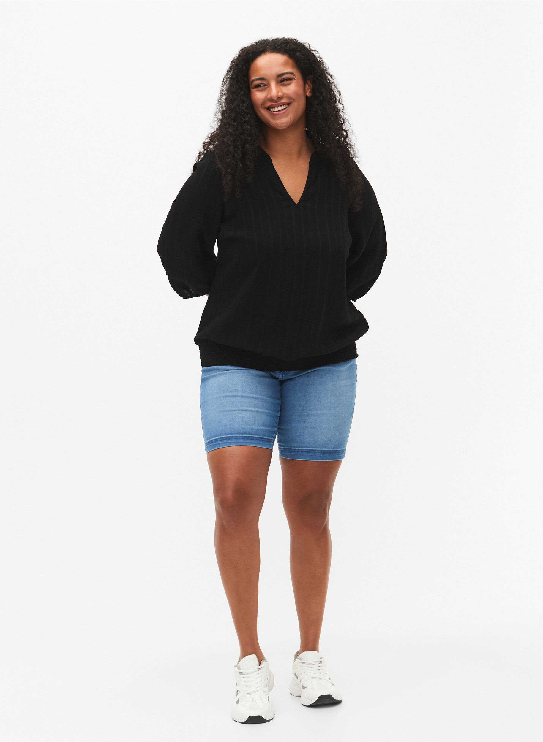 Zizzi Viskosebluse med 3/4 &aelig;rmer og smock, Black, Model image number 2