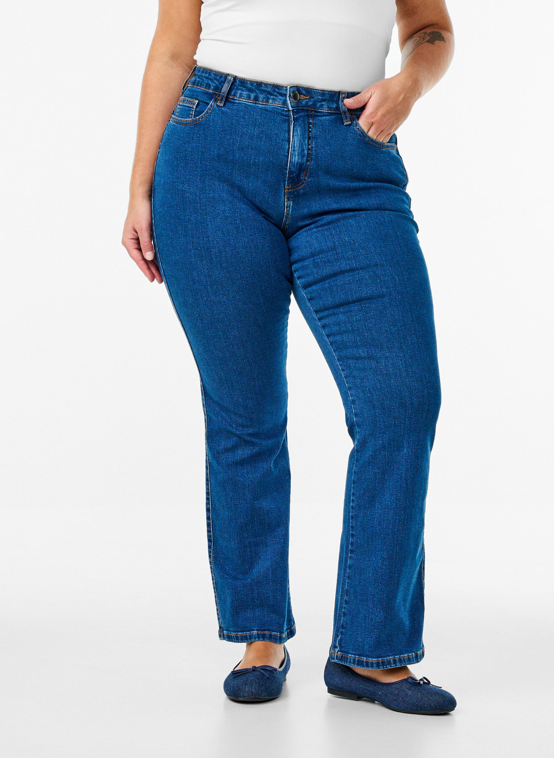 Zizzi Ellen bootcut jeans med h&oslash;j talje, Bl&aring;, Model image number 2