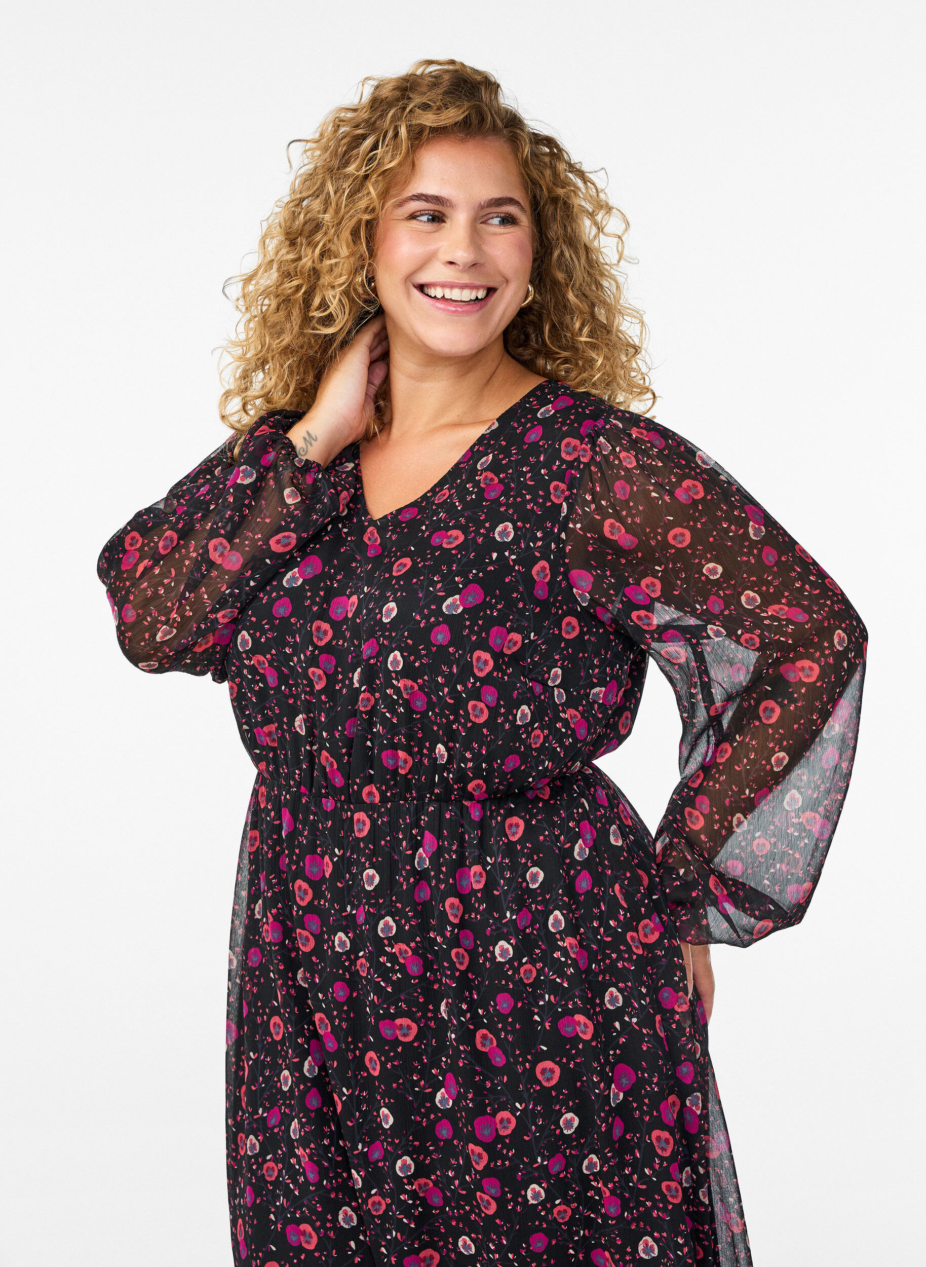 ZizziKjole i chiffon med blomsterprint og lange &aelig;rmer, Sort, Model image number 2