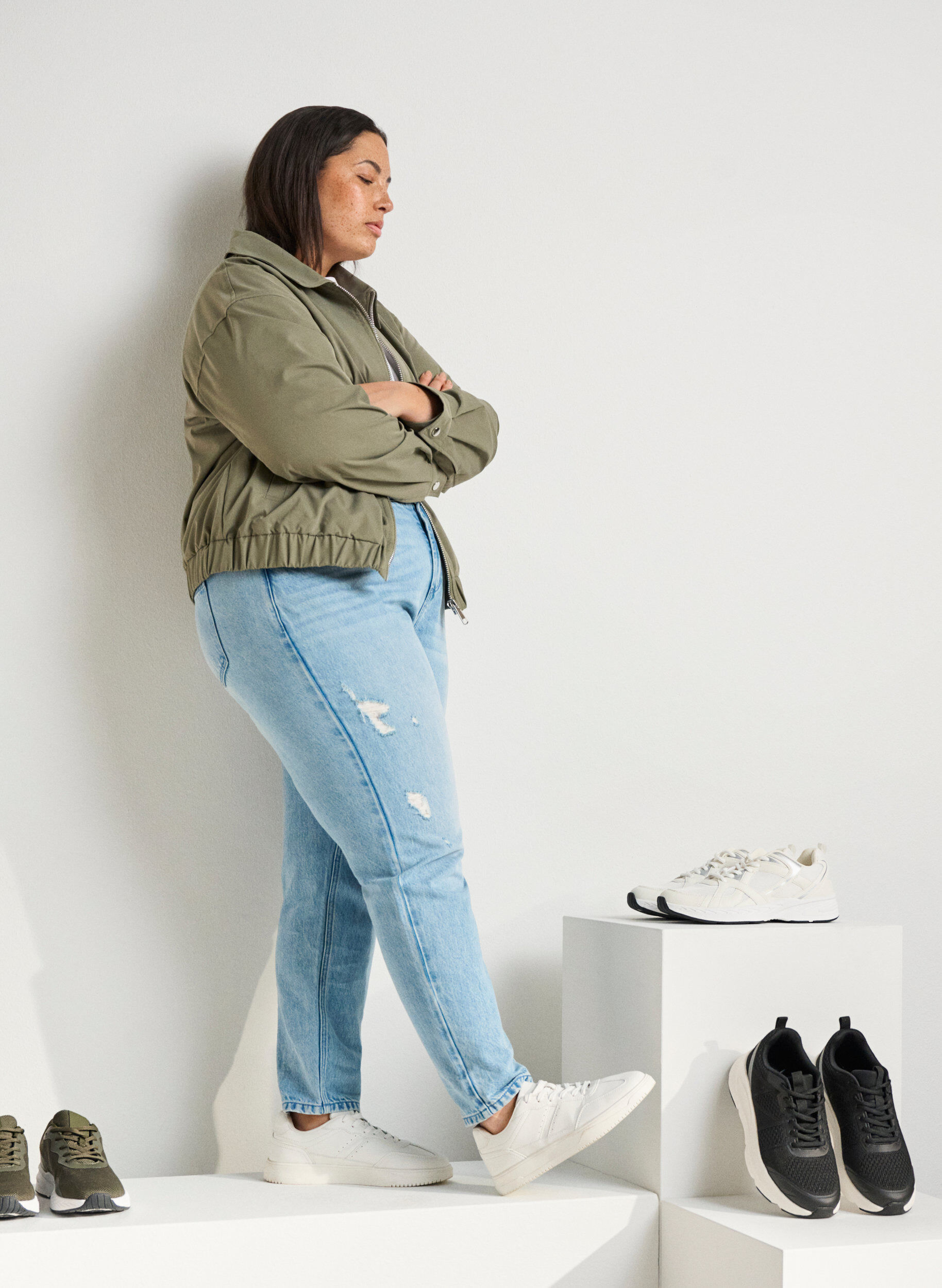 Zizzi Wide fit - Imiteret l&aelig;der sneaker med syningsdetaljer, Hvid, Image image number 0