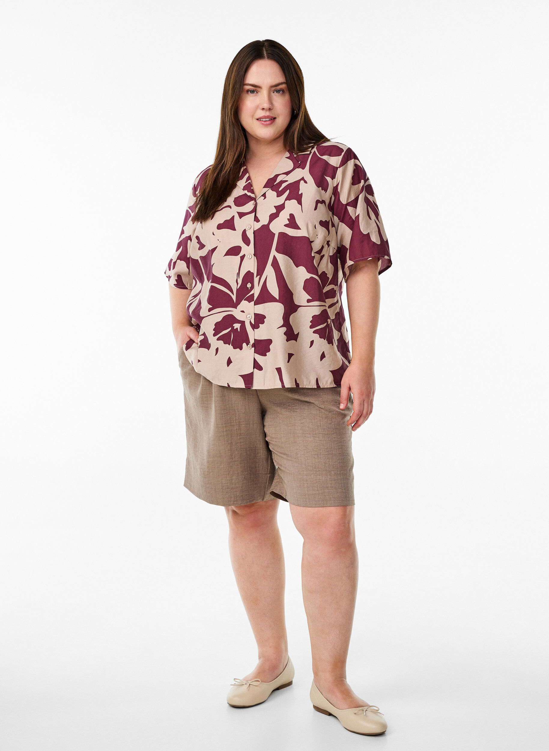 Zizzi Skjortebluse med print og V-hals, R&oslash;d, Model image number 1