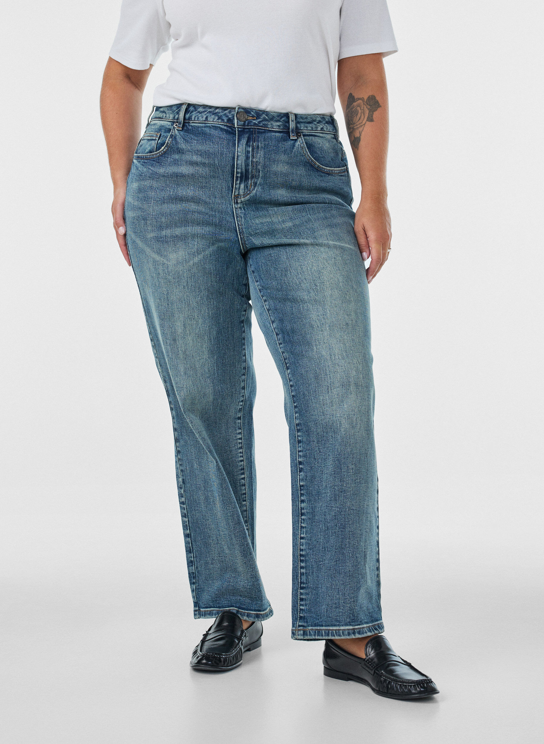 ZizziKiana straight fit jeans med let slidt look, Bl&aring;, Model image number 2