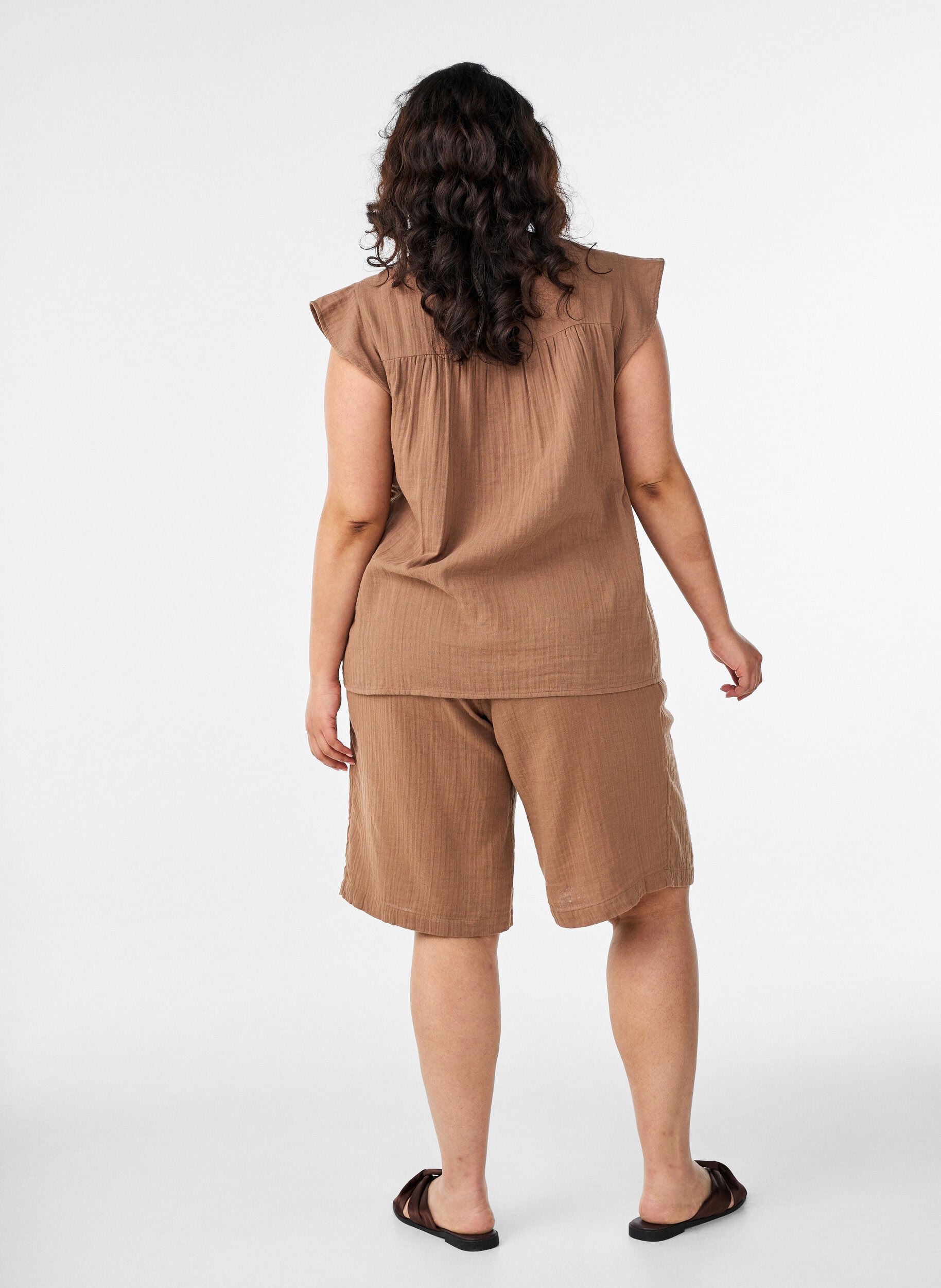 ZizziL&oslash;se shorts i bomuldsmusselin med h&oslash;j talje, Brun, Model image number 2