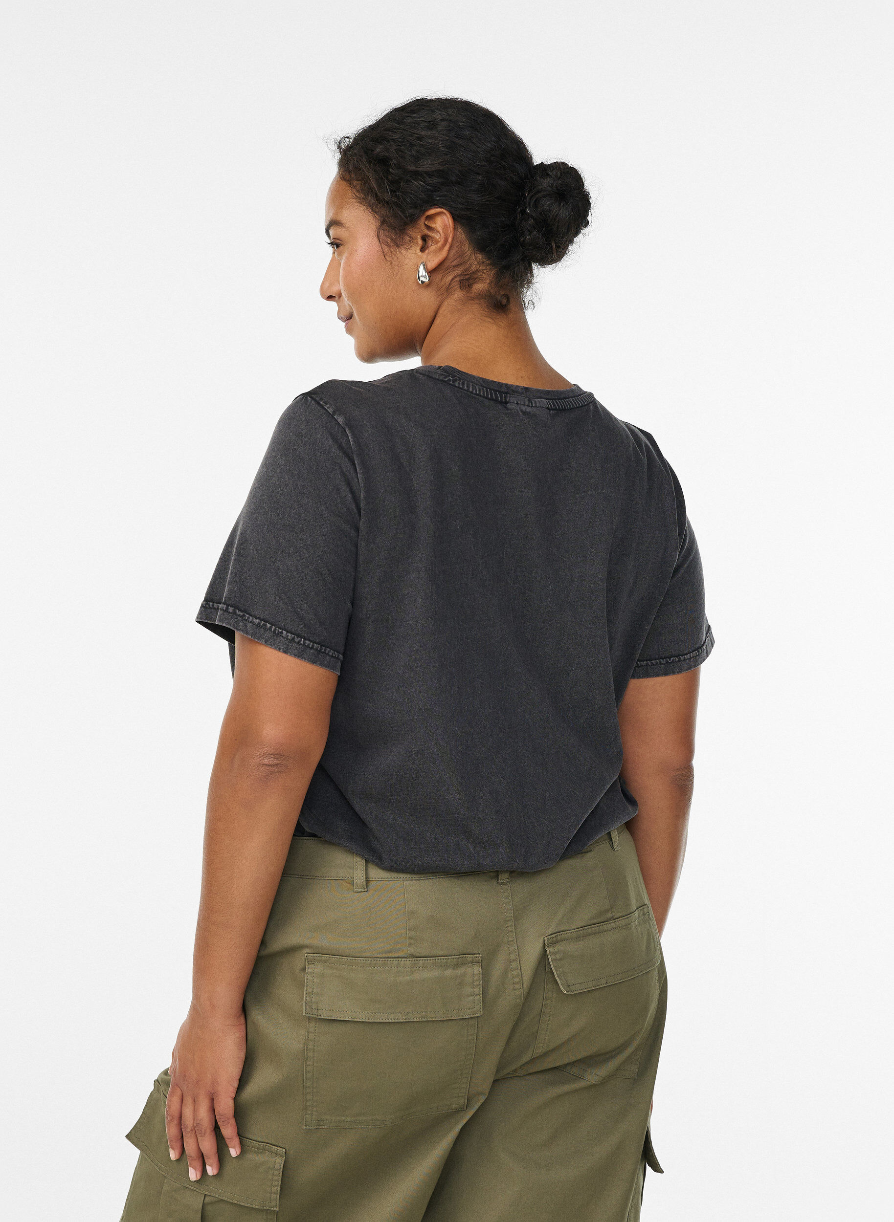 Zizzi T-shirt i &oslash;kologisk bomuld med print washed effekt, Gr&aring;, Model image number 1