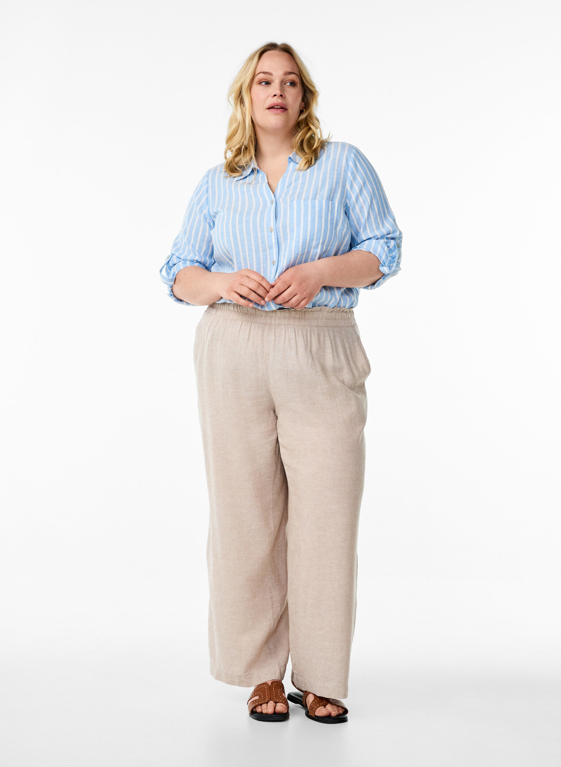 Zizzi Skjorte i h&oslash;r og viskose med 3/4-&aelig;rmer, Bl&aring;, Model image number 1