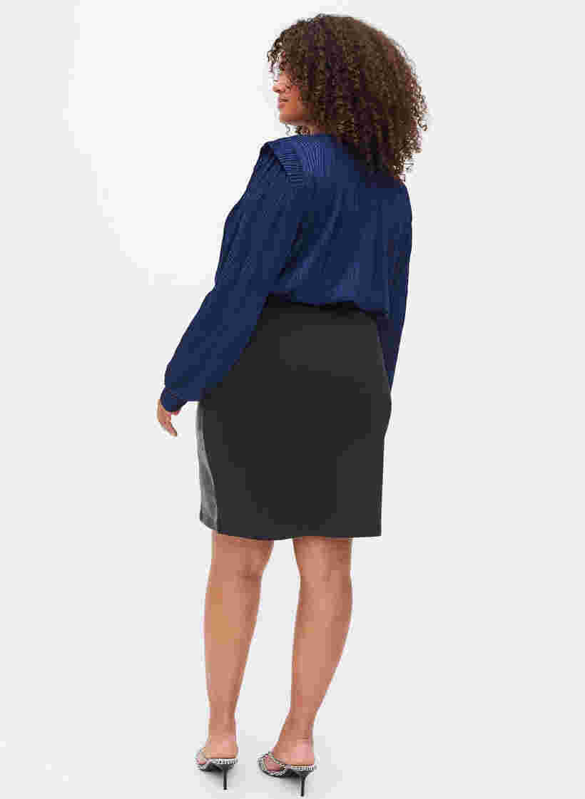 Tætsiddende nederdel med imiteret læder, Black, Model image number 1