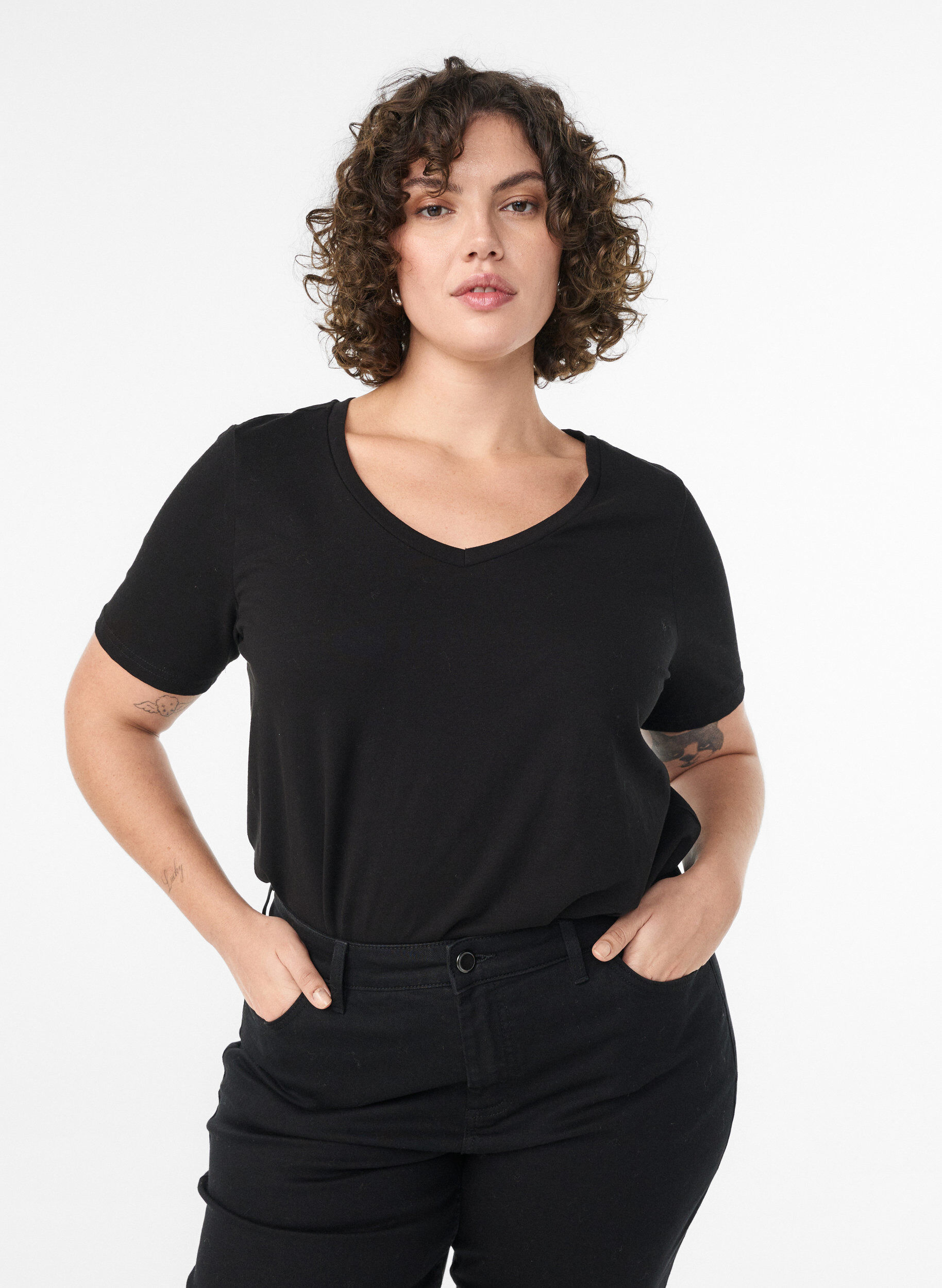 Ensfarvet basis t-shirt i bomuld, Sort, Model
