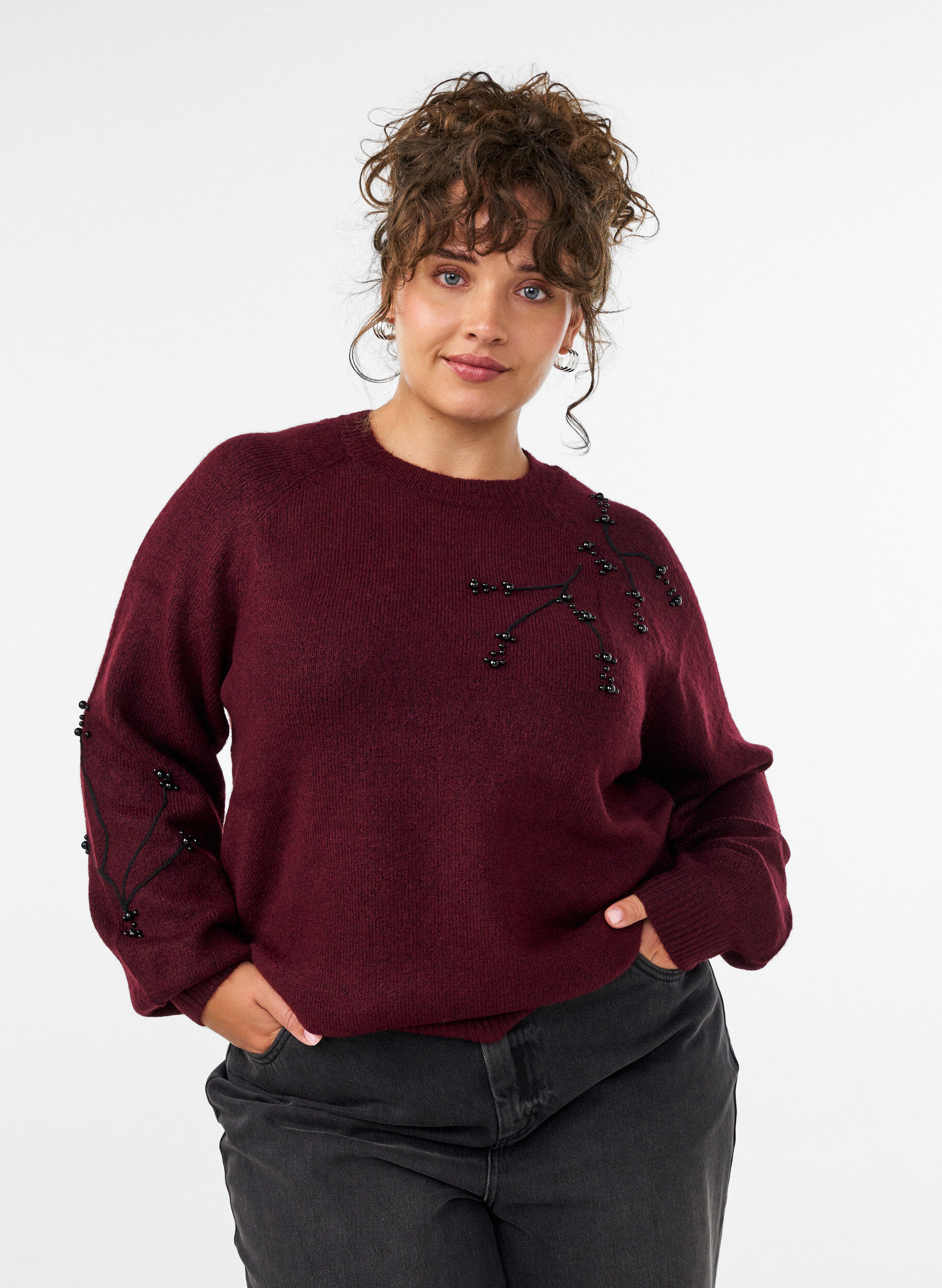 Strikbluse med perlebroderi, R&oslash;d, Model