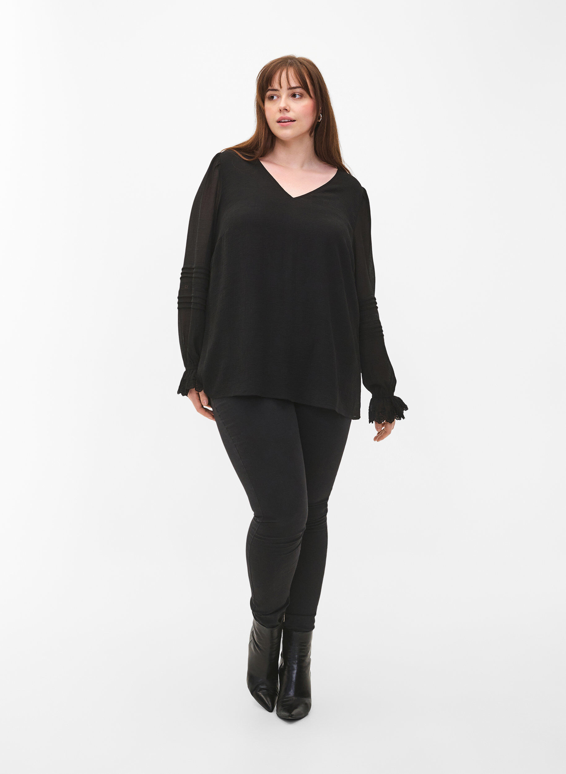 Zizzi V-hals bluse med fl&aelig;se&aelig;rmer, Black, Model image number 3