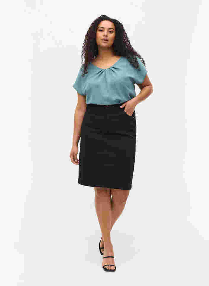 Tætsiddende nederdel med lommer, Black, Model