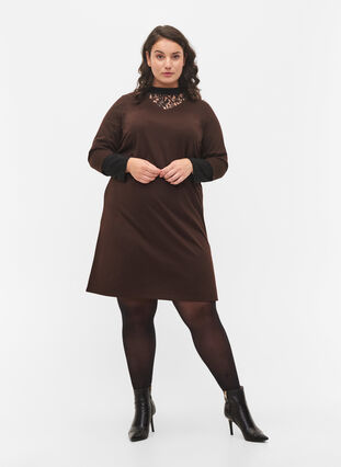 Ensfarvet kjole med v-hals og 3/4 ærmer, Coffee Bean, Model image number 2