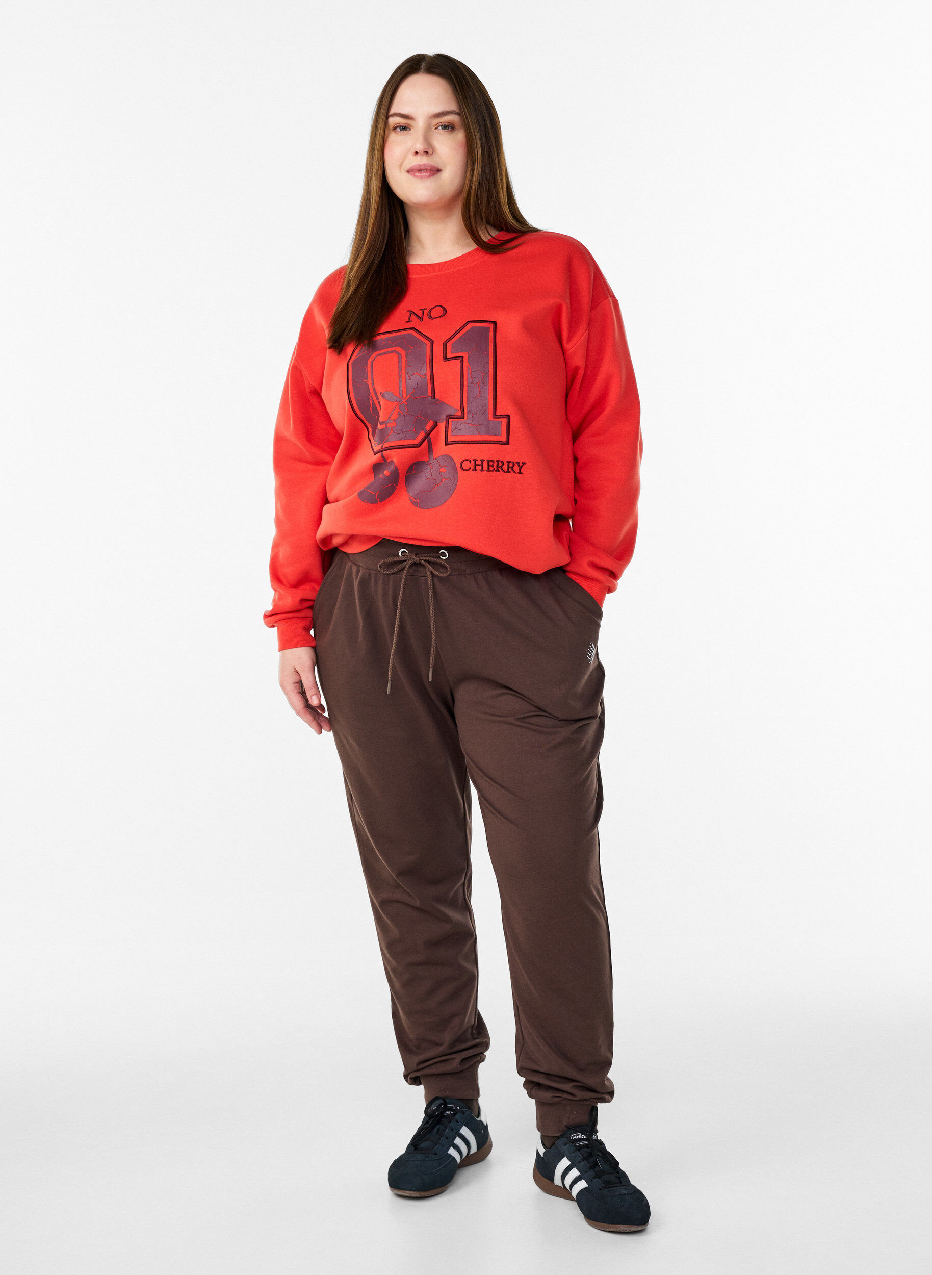 Sweatshirt med frontmotiv, R&oslash;d, Model