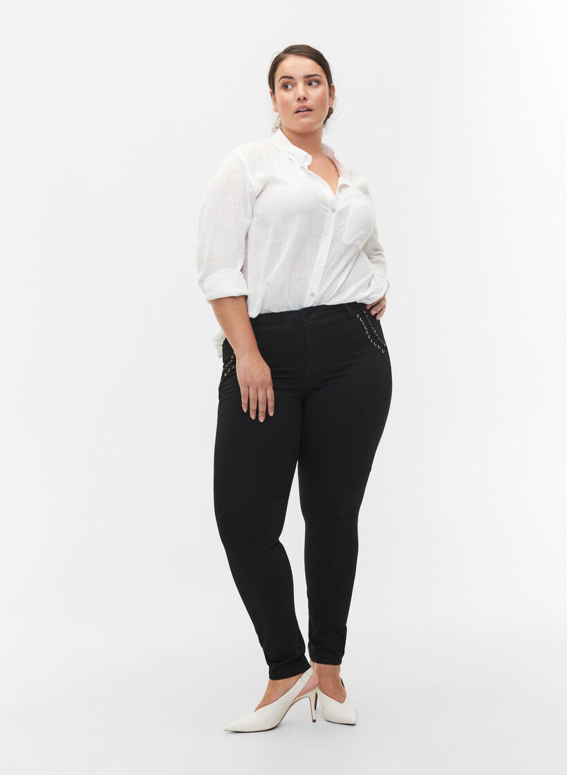 Super slim Amy jeans med sn&oslash;redetalje, Black, Model image number 0