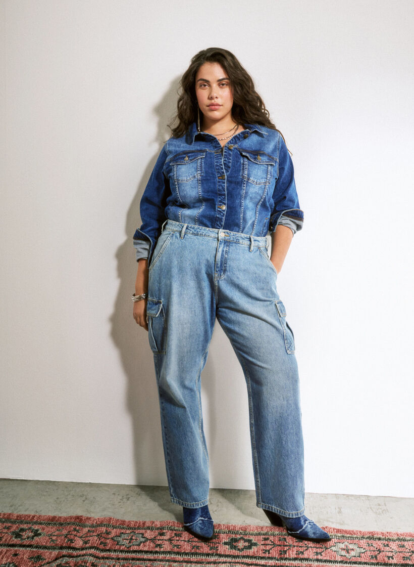 Løstsiddende jeans med cargolommer, Light blue, Image