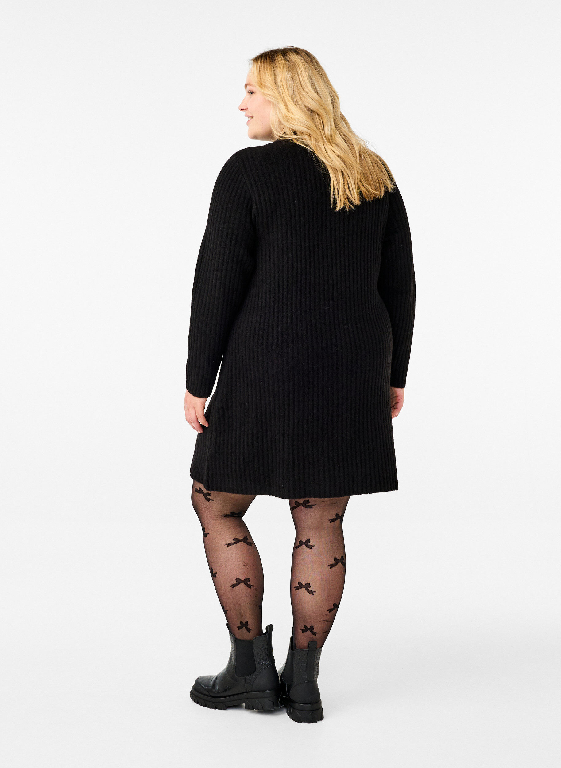 Zizzi Kort ribstrikket kjole med rund hals, Black, Model image number 1