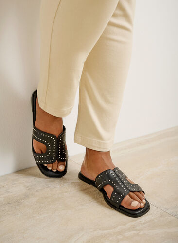 Flade slip-in sandaler med bred pasform og nitter, Black, Image image number 1