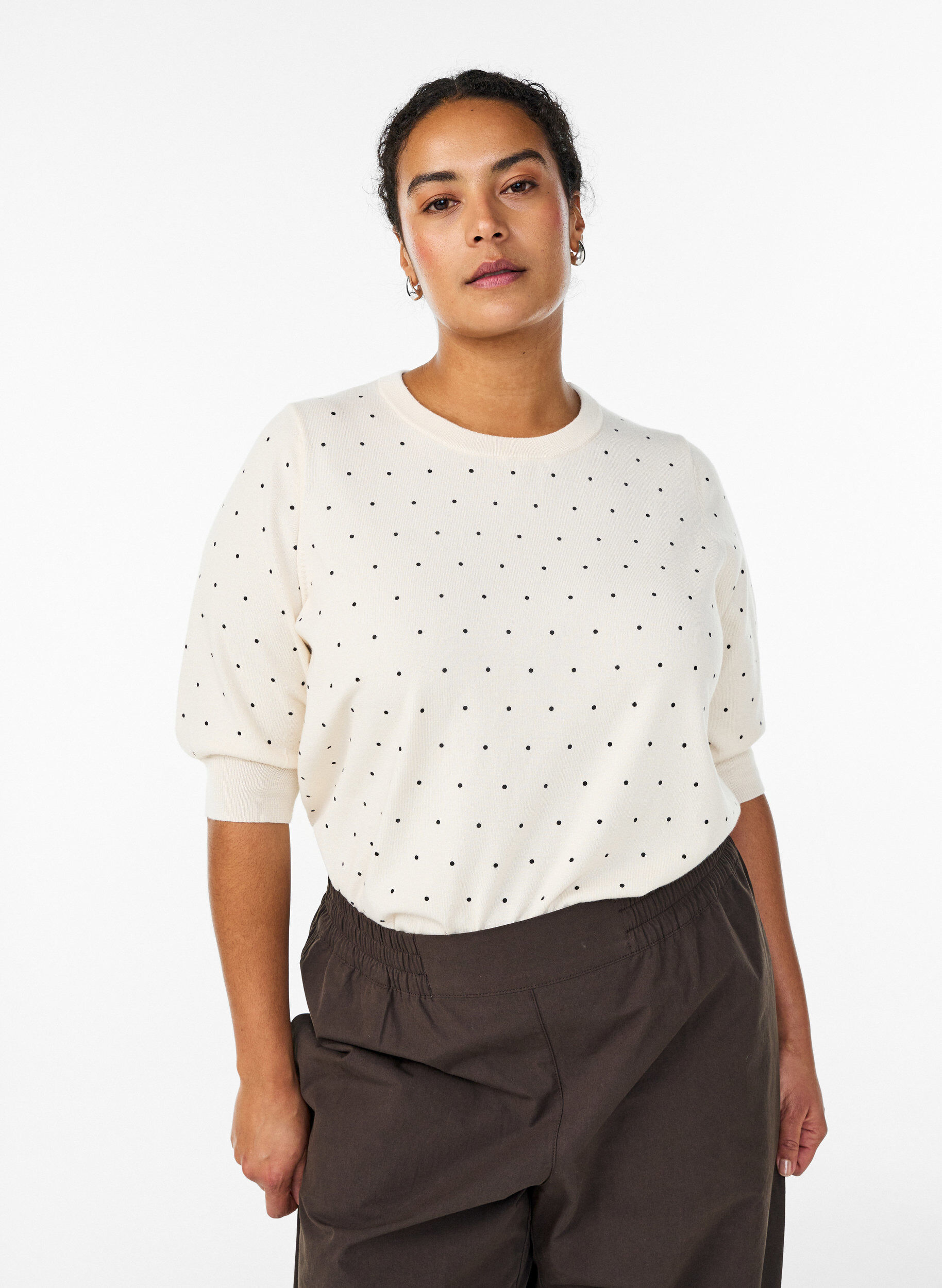 ZizziStrikbluse med prikm&oslash;nster og korte &aelig;rmer, Hvid, Model image number 0