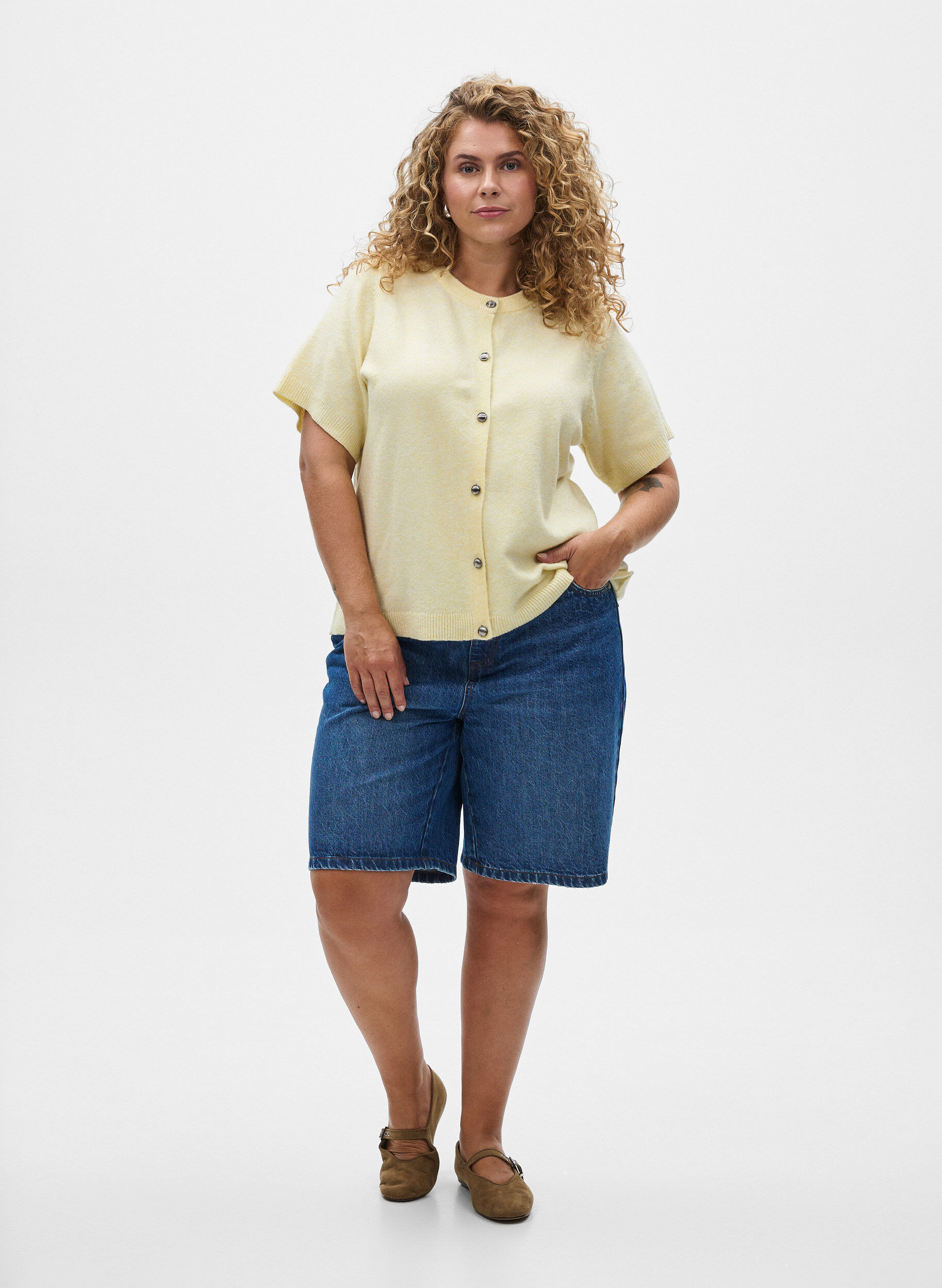 Zizzi Strik cardigan med korte &aelig;rmer, Gul, Model image number 1