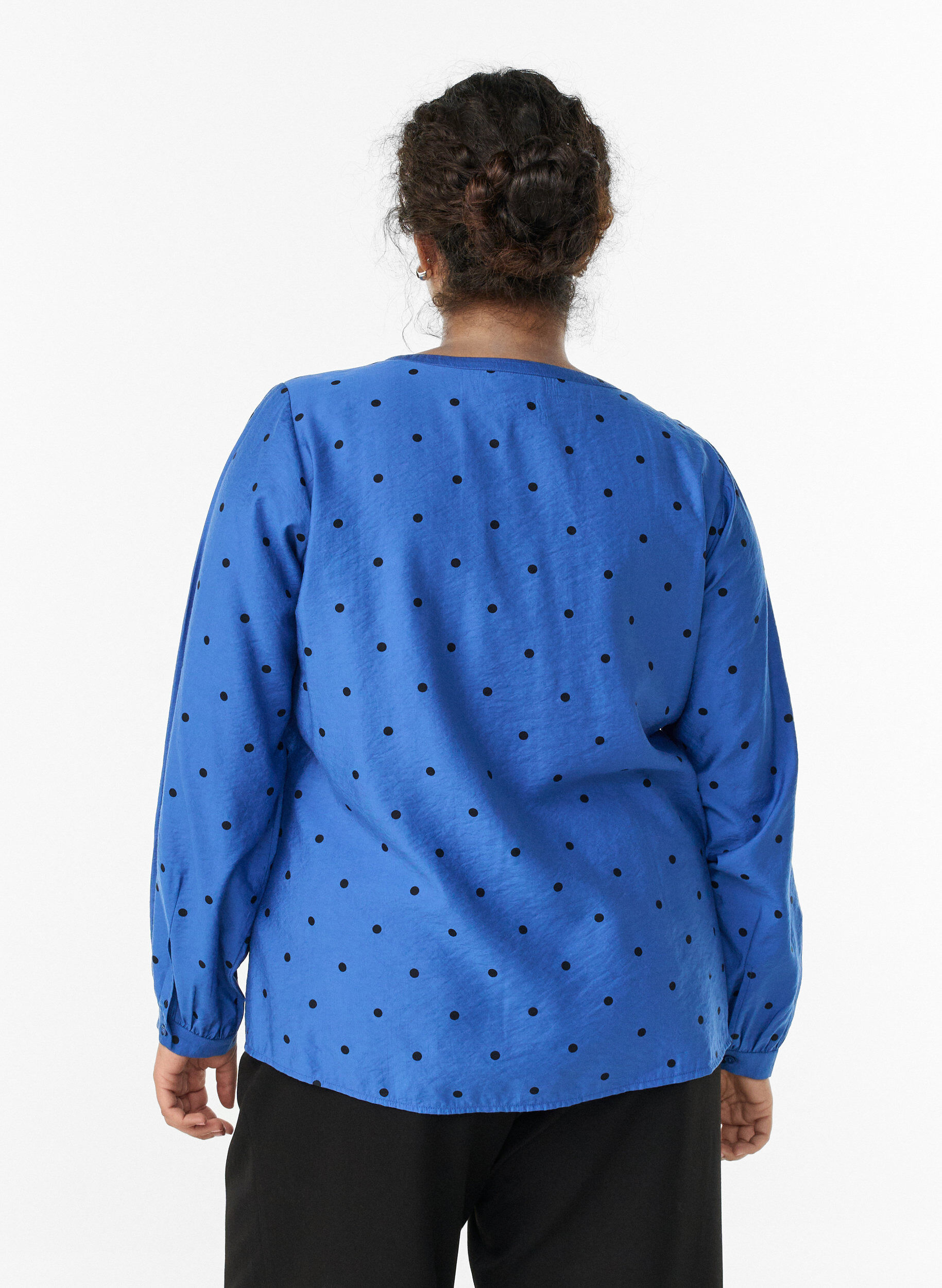 Zizzi Prikket bluse med lange &aelig;rmer, Bl&aring;, Model image number 2
