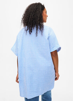 Stribet skjorte med brystlommer, Light Blue Stripe , Model image number 1