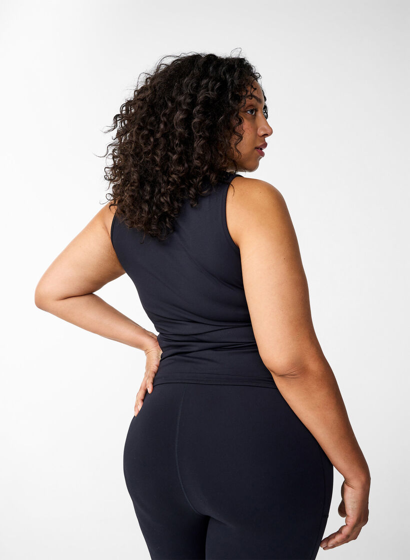 Tætsiddende træningstop med indvendig silikonekant, Black, Model image number 1