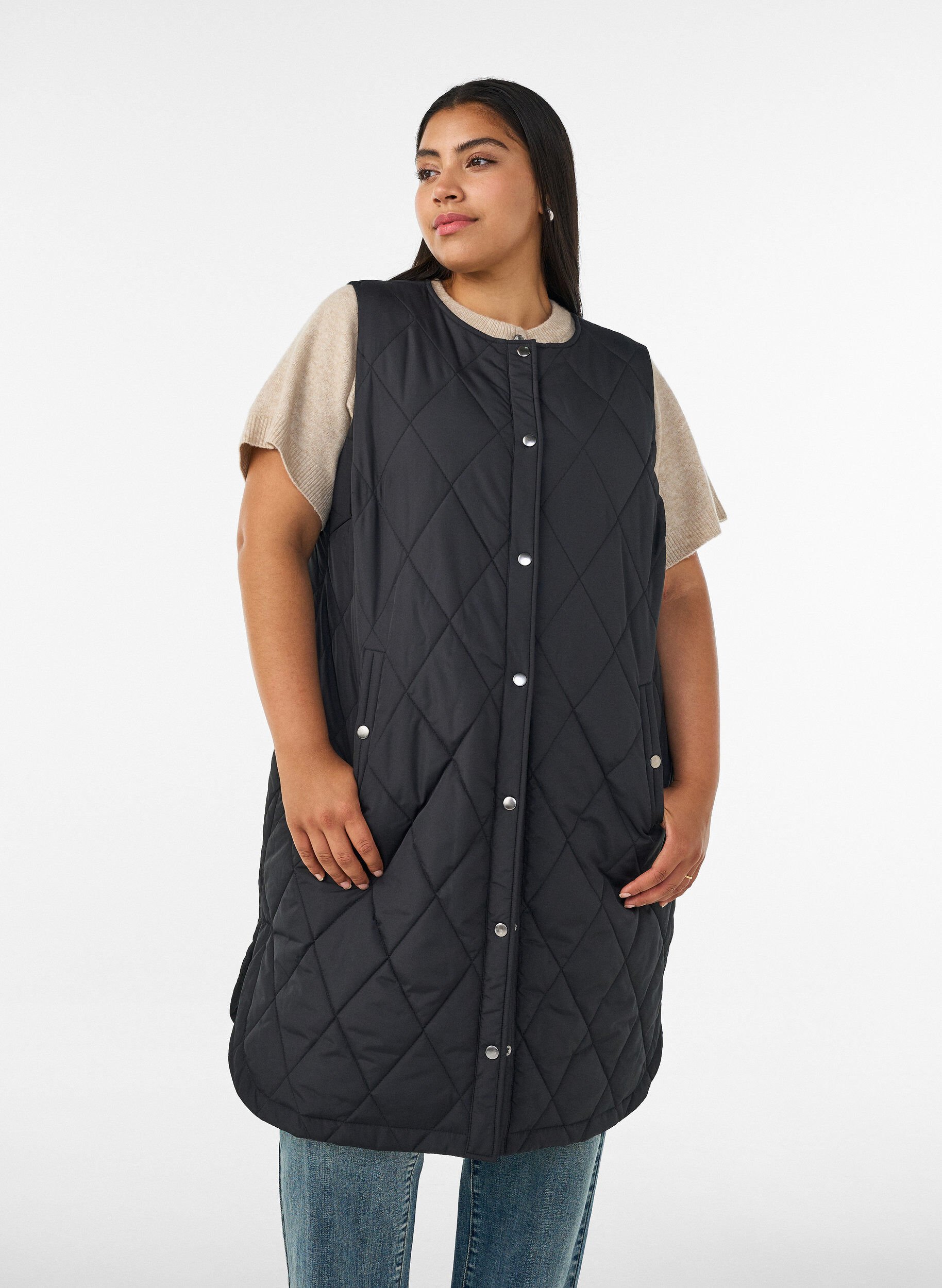 ZizziLang quiltet vest med trykknapper, Sort, Model image number 0